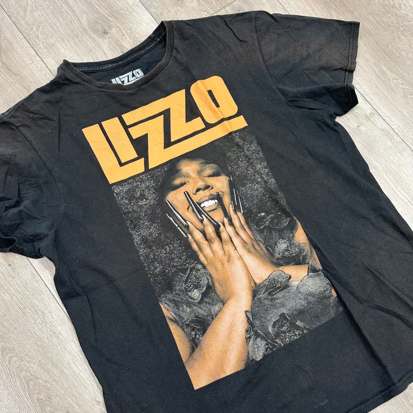 Hot Topic Lizzo Tour Promo Tee T Shirt Size Large L Black B22 Size US L / EU 52-54 / 3 - 2 Thumbnail