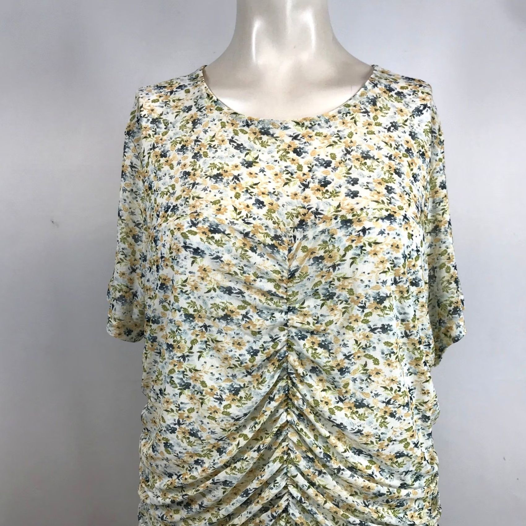 Torrid Torrid Women Yellow Floral Ruched Front Bodycon Mini Dress Size 1 Plus Short Slv Size 40" / US 18 - 2 Thumbnail