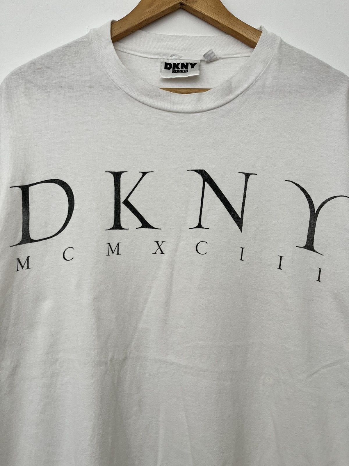DKNY Vintage 90s DKNY T Shirt Size US L / EU 52-54 / 3 - 1 Thumbnail