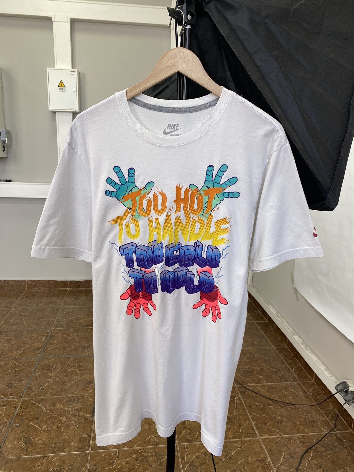 Nike 🔥❄️Vintage Y2K Nike To Hot To Handle Too Cold To Hold T-Shirt Size US XL / EU 56 / 4 - 1 Thumbnail