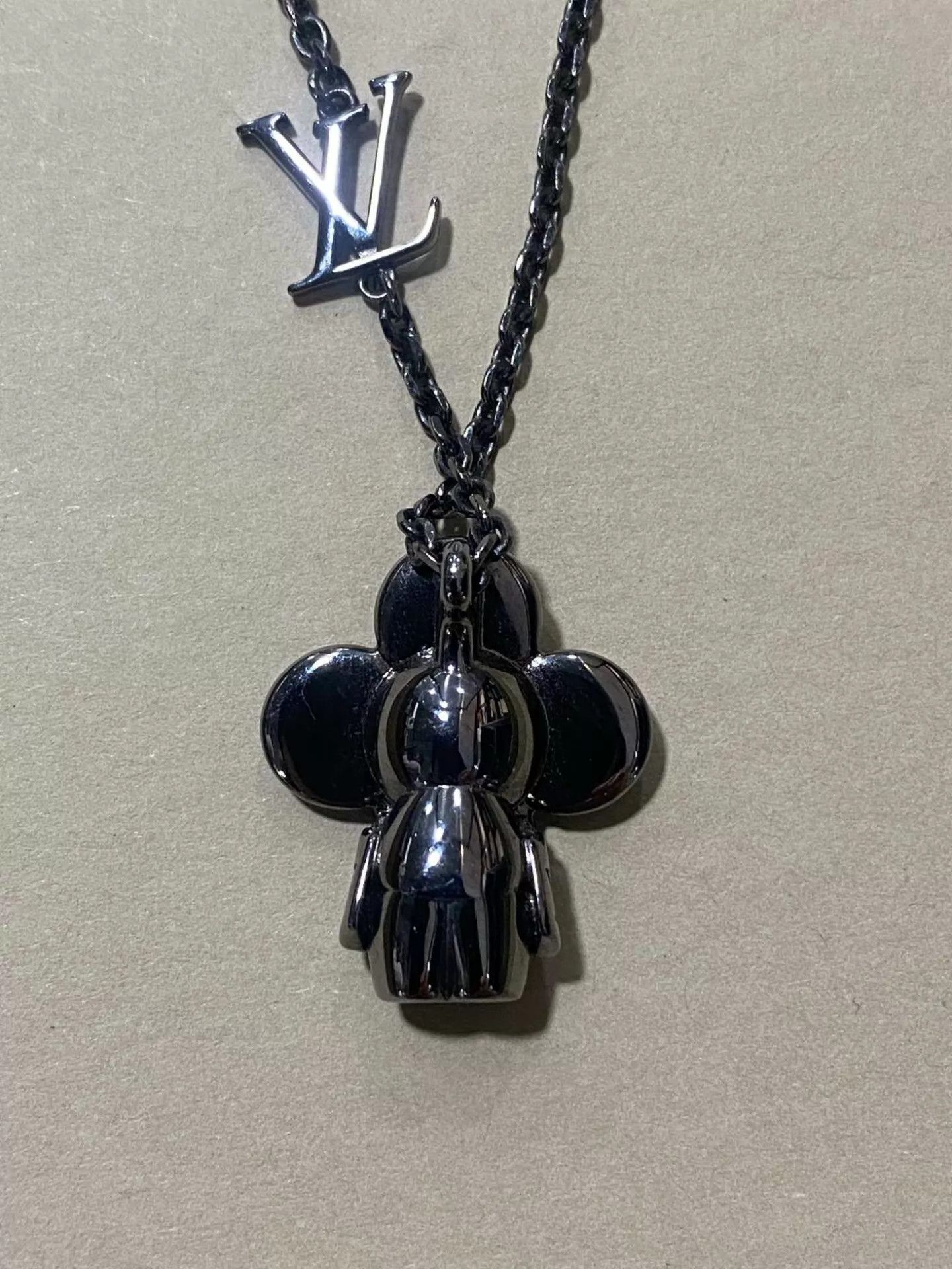 Louis Vuitton LV 98 New Silver Pendant Necklace Size ONE SIZE - 1 Thumbnail