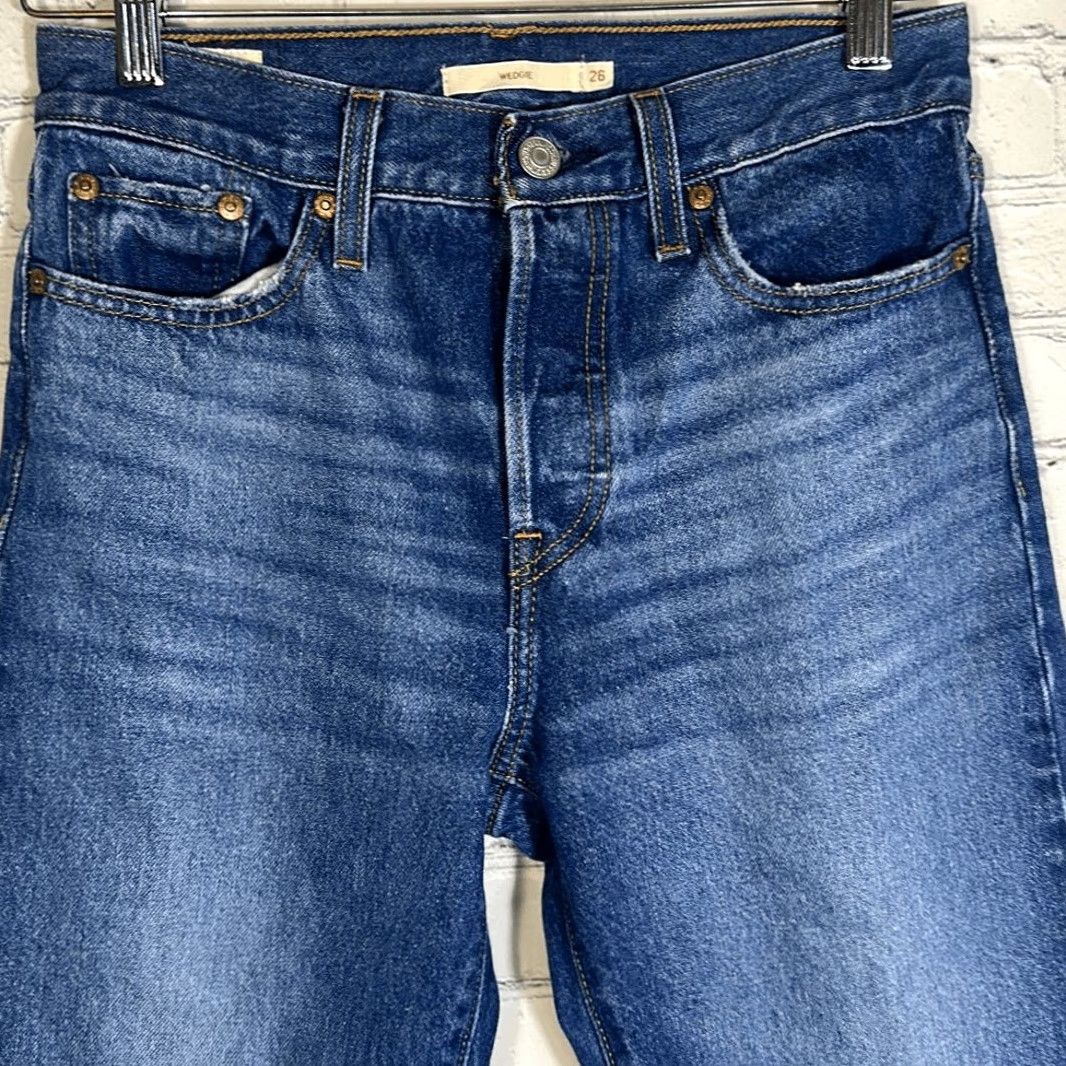 Levi's LEVIS Wedgie Jeans Womens 26 Blue High Rise Button Fly Denim Pants Jeans Distressed Hem Tapered Womens Blue 26 Levi's Size 26" / US 2 / IT 38 - 2 Thumbnail