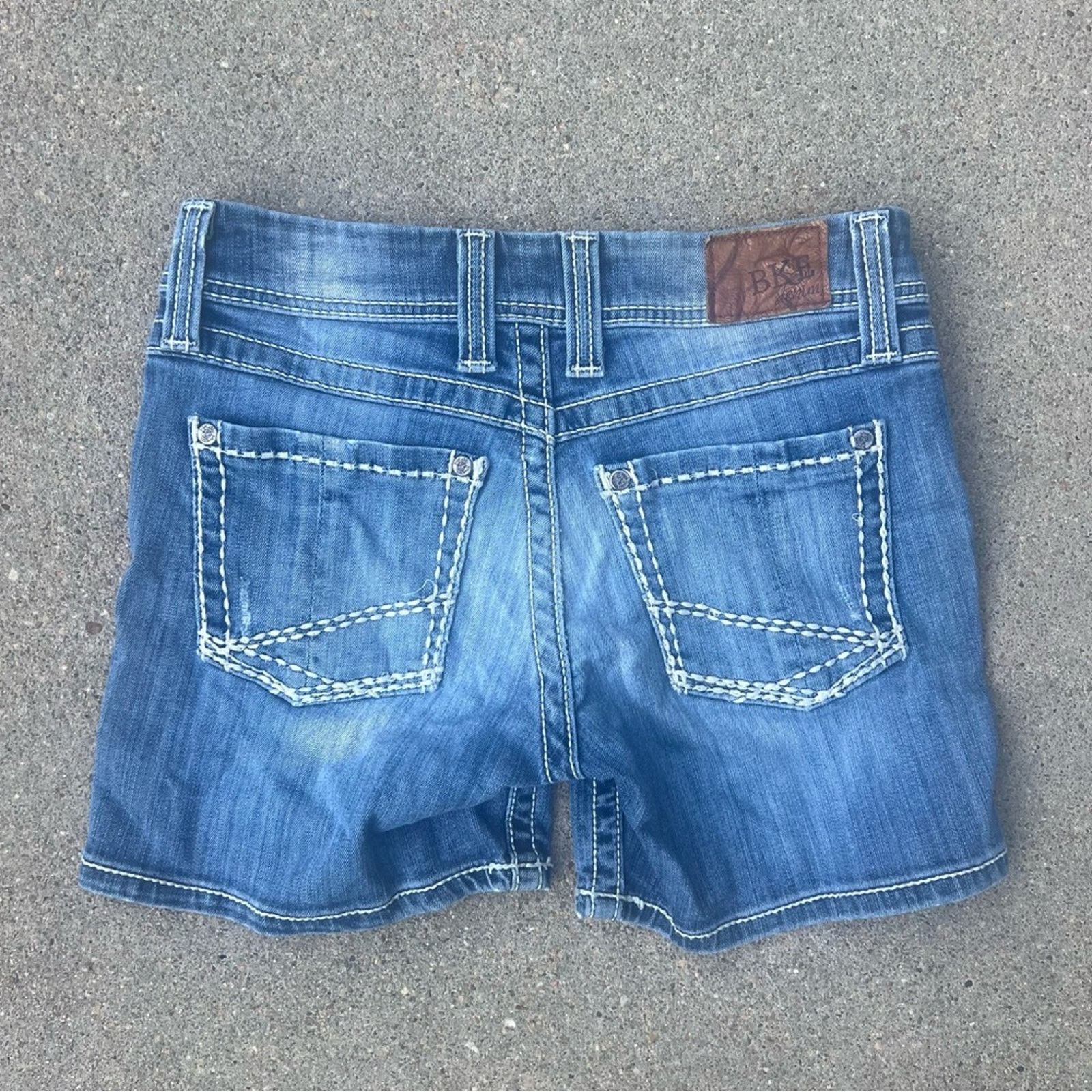 BKE Harper 5 inch stretch Jean shorts size 26