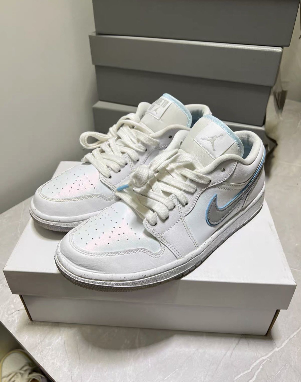 Jordan Brand Air Jordan 1 Silver White with Reflective Swoosh J42 Size US 9.5 / IT 39.5 - 3 Thumbnail