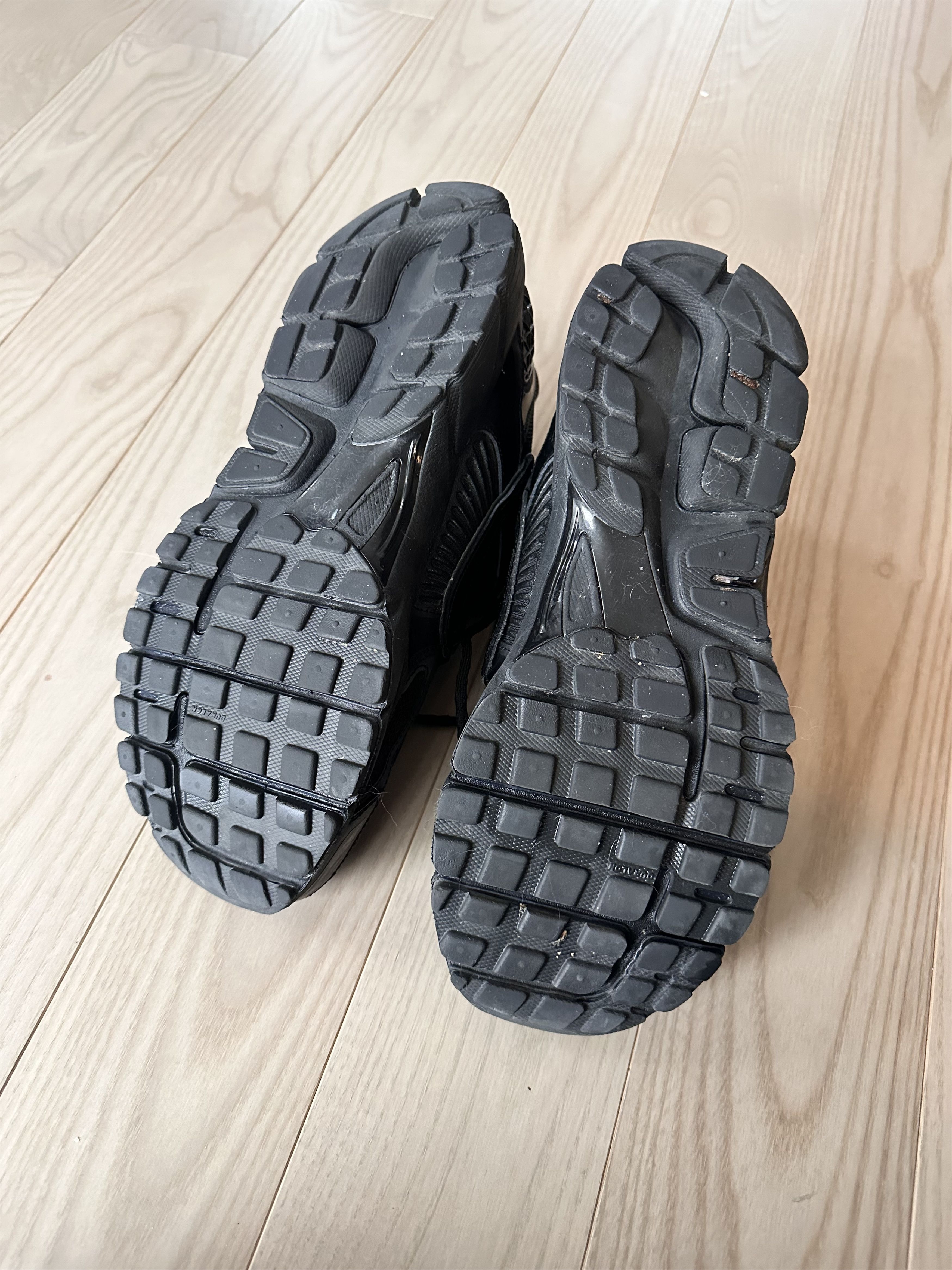 Nike DSM x NIKE ZOOM VOMERO 5 Dover Street Market Size US 10.5 / EU 43-44 - 6 Thumbnail