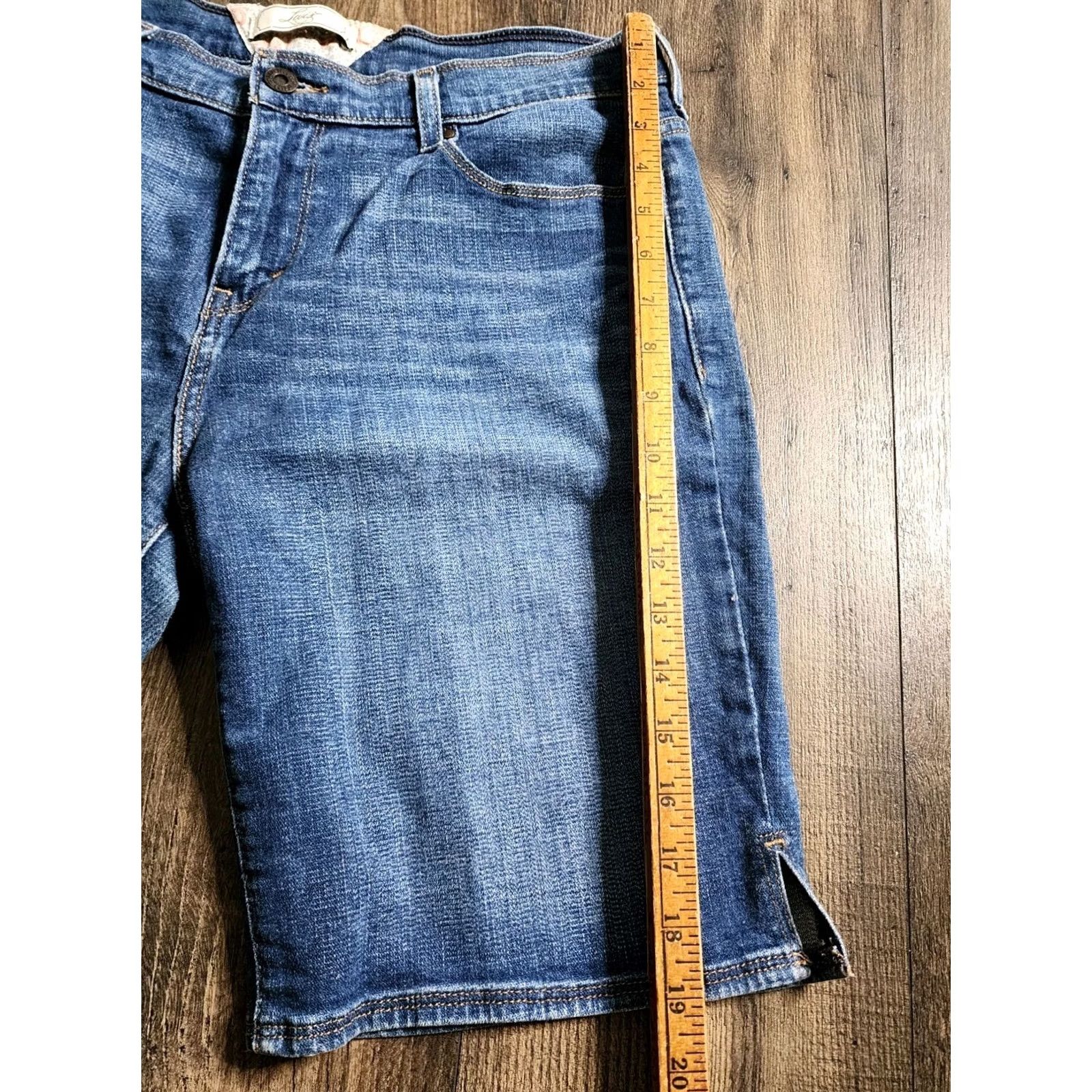 Levi's Levi's Women's Bermuda Denim Shorts 10 Blue Stretch Jorts Casual Regular Beach Size 32" / US 10 / IT 46 - 3 Thumbnail