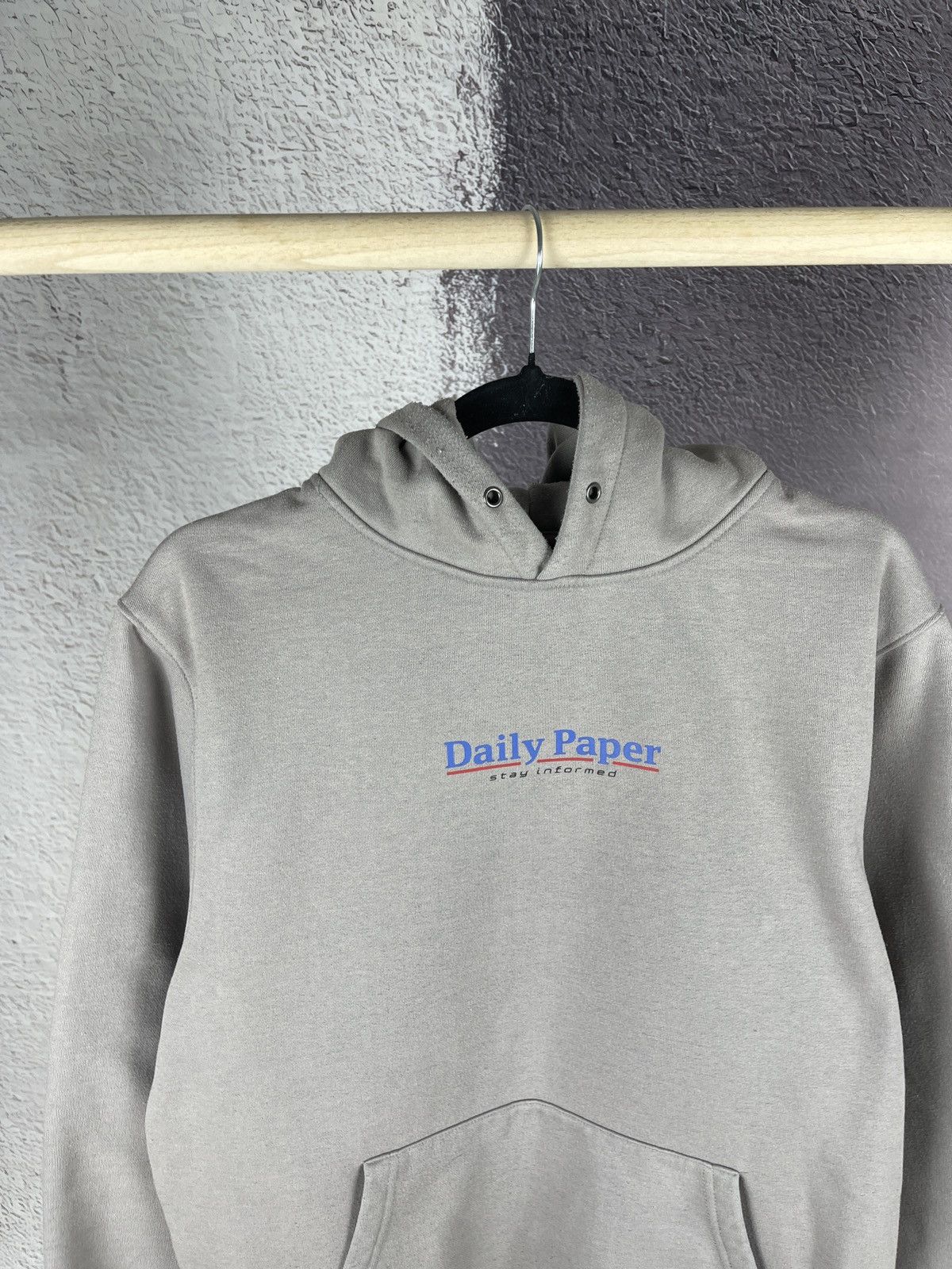 Daily Paper Daily Paper stay informed hype hoodie gray Size US M / EU 48-50 / 2 - 4 Thumbnail