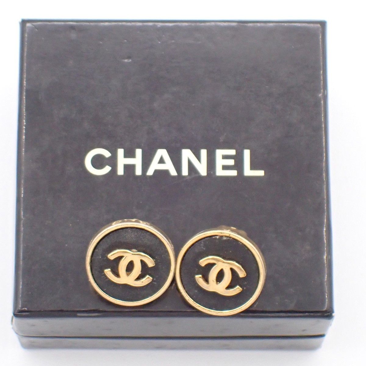 Chanel Chanel Vintage CC Round Button Clip-On Earrings Metal Size ONE SIZE - 1 Thumbnail