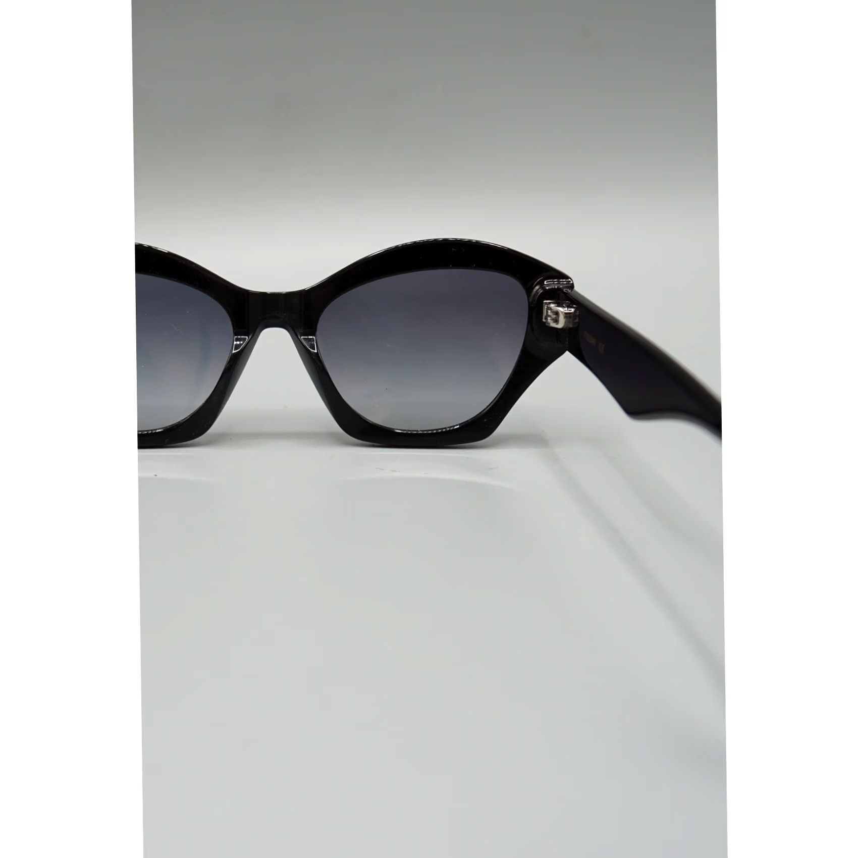 Vintage Yussimi WR2023-50 C3 Geometric Butterfly Cat-Eye Sunglasses Gray Gradient Lens Black Gloss Size ONE SIZE - 6 Thumbnail