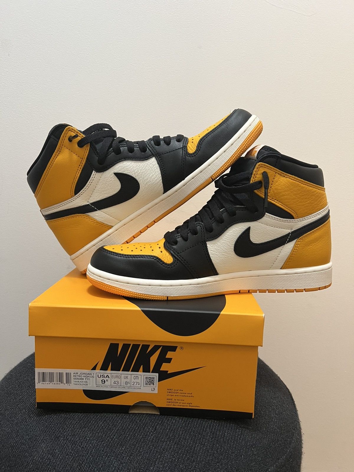 Jordan Brand Nike Air Jordan 1 Taxi Size US 9.5 / EU 42-43 - 2 Thumbnail