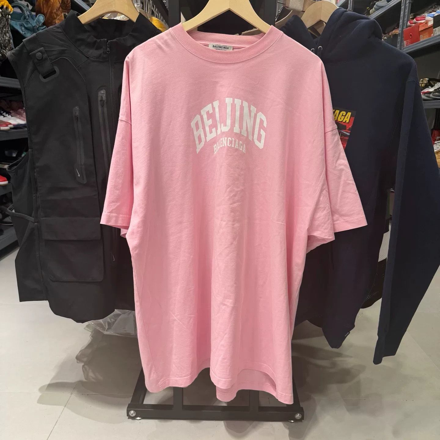 Balenciaga pink oversized Balenciaga t-shirt Size US XXL / EU 58 / 5 - 5 Thumbnail