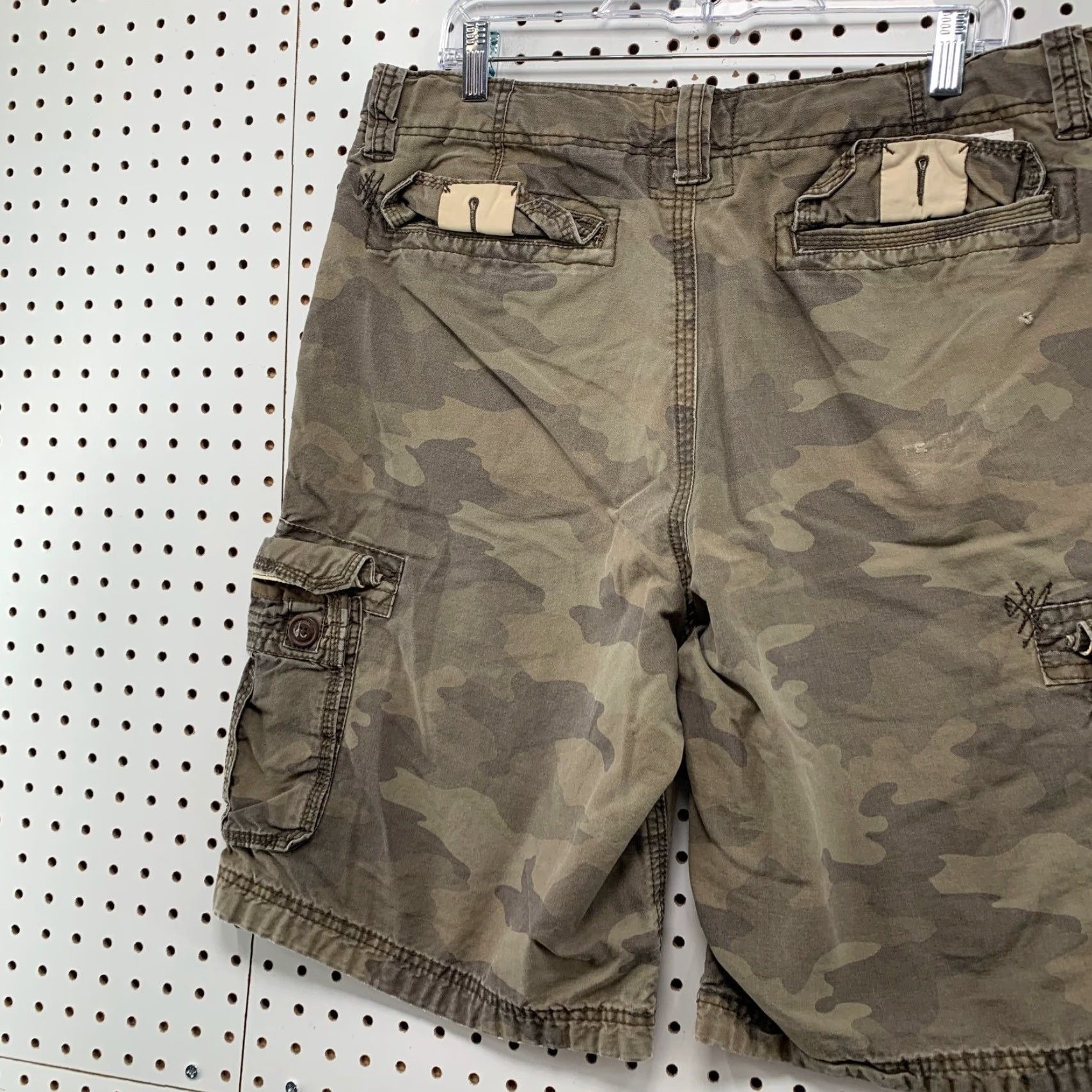Vintage VINTAGE Aeropostale Cargo Shorts Mens 36 Camouflage 38x12 Beige Army Cargo Pocket 90s Y2K Mens Size US 36 / EU 52 - 7 Thumbnail