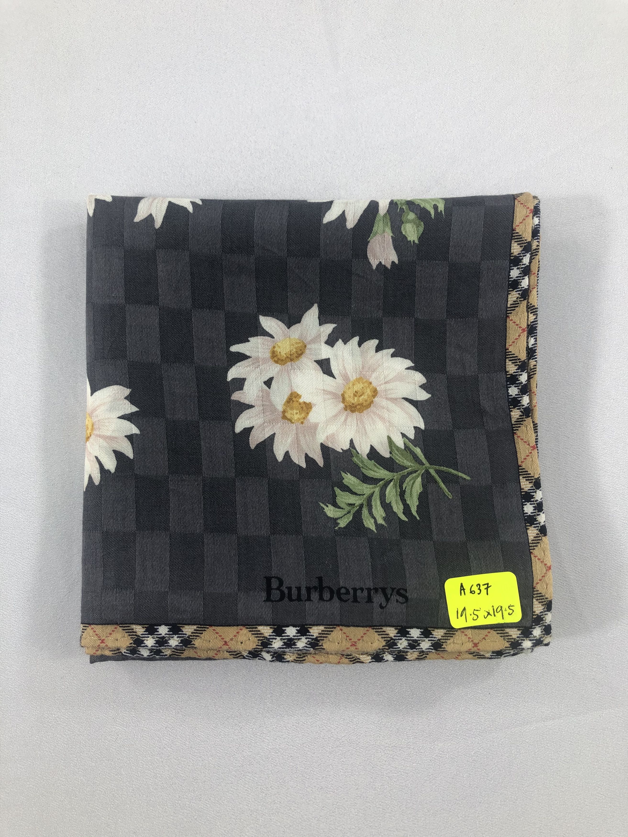 Burberry Burberrys Handkerchief / Bandana / Neckerchief Size ONE SIZE - 6 Thumbnail
