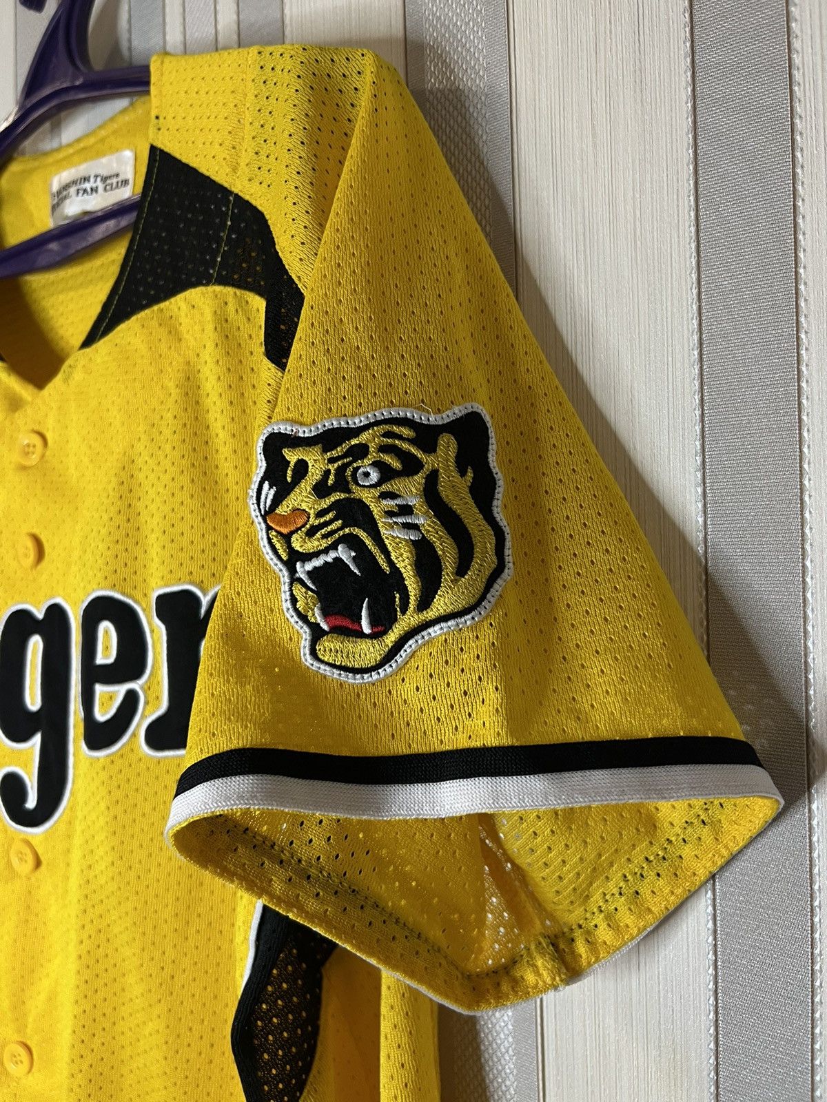 Mizuno Vintage Mizuno Hanshin Tigers Baseball Jersey Shirt Size US M / EU 48-50 / 2 - 2 Thumbnail