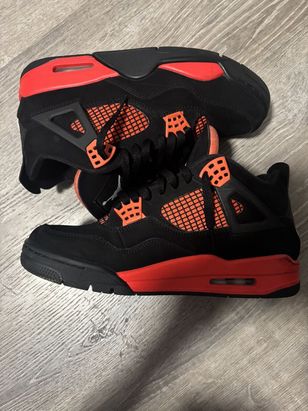 Jordan Brand Red thunder 4s (almost new!!) Size US 9.5 / EU 42-43 - 4 Thumbnail