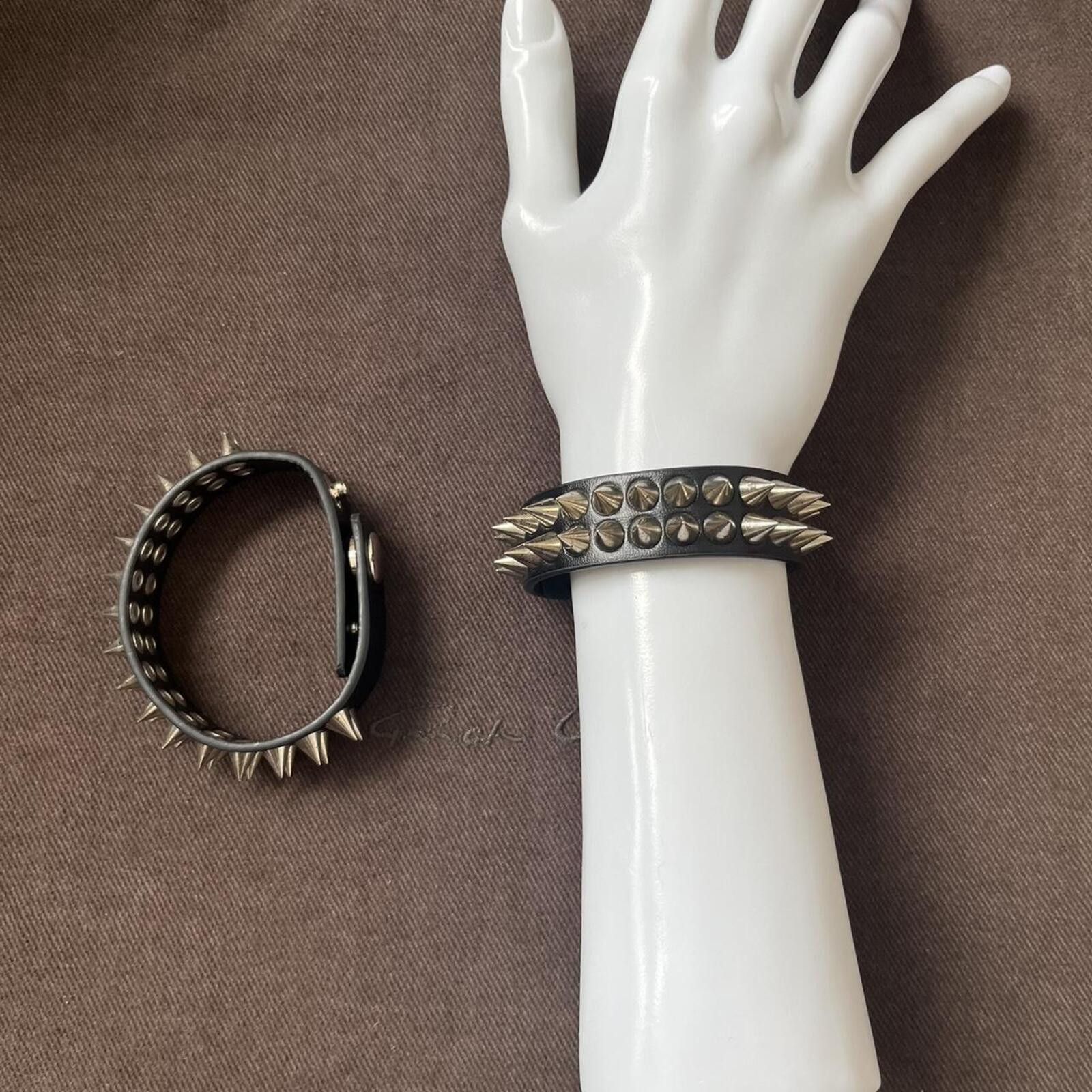 Other Black pleather spiked wrist cuff Size ONE SIZE - 2 Thumbnail