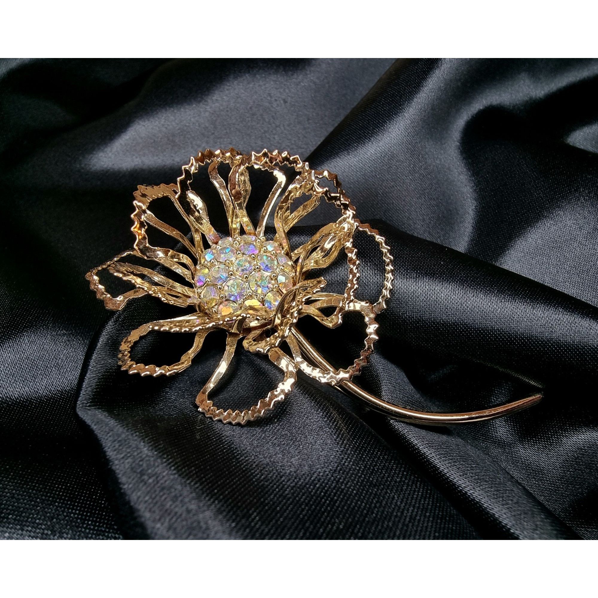 Vintage Vintage Sarah Coventry 3D Gold-Tone Flower Brooch With Rhine Size ONE SIZE - 1 Thumbnail