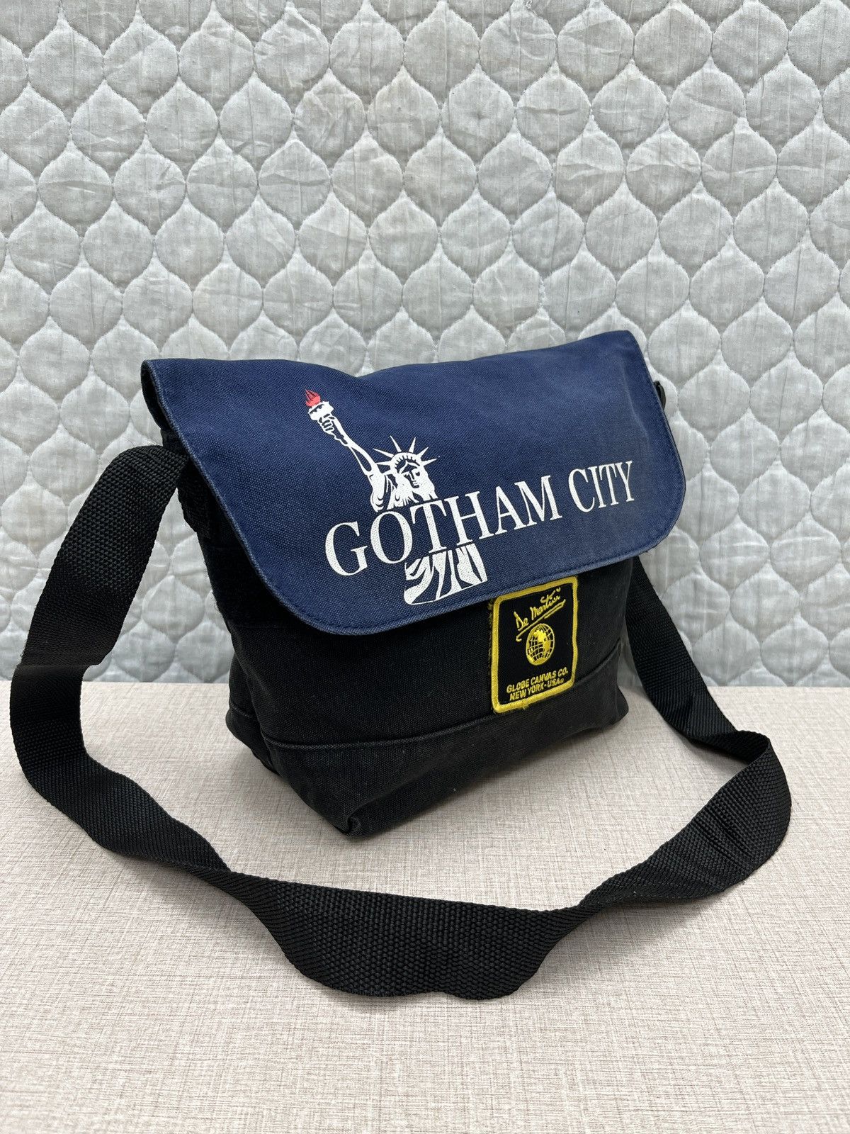 BEAMS GOTHAM CITY SLING BAG