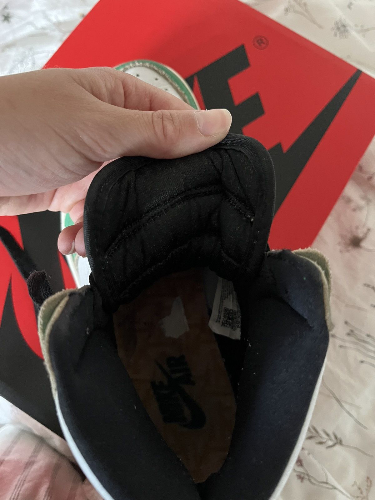Nike Jordan 1 high lucky green🍀 Size US 7.5 / IT 37.5 - 9 Thumbnail