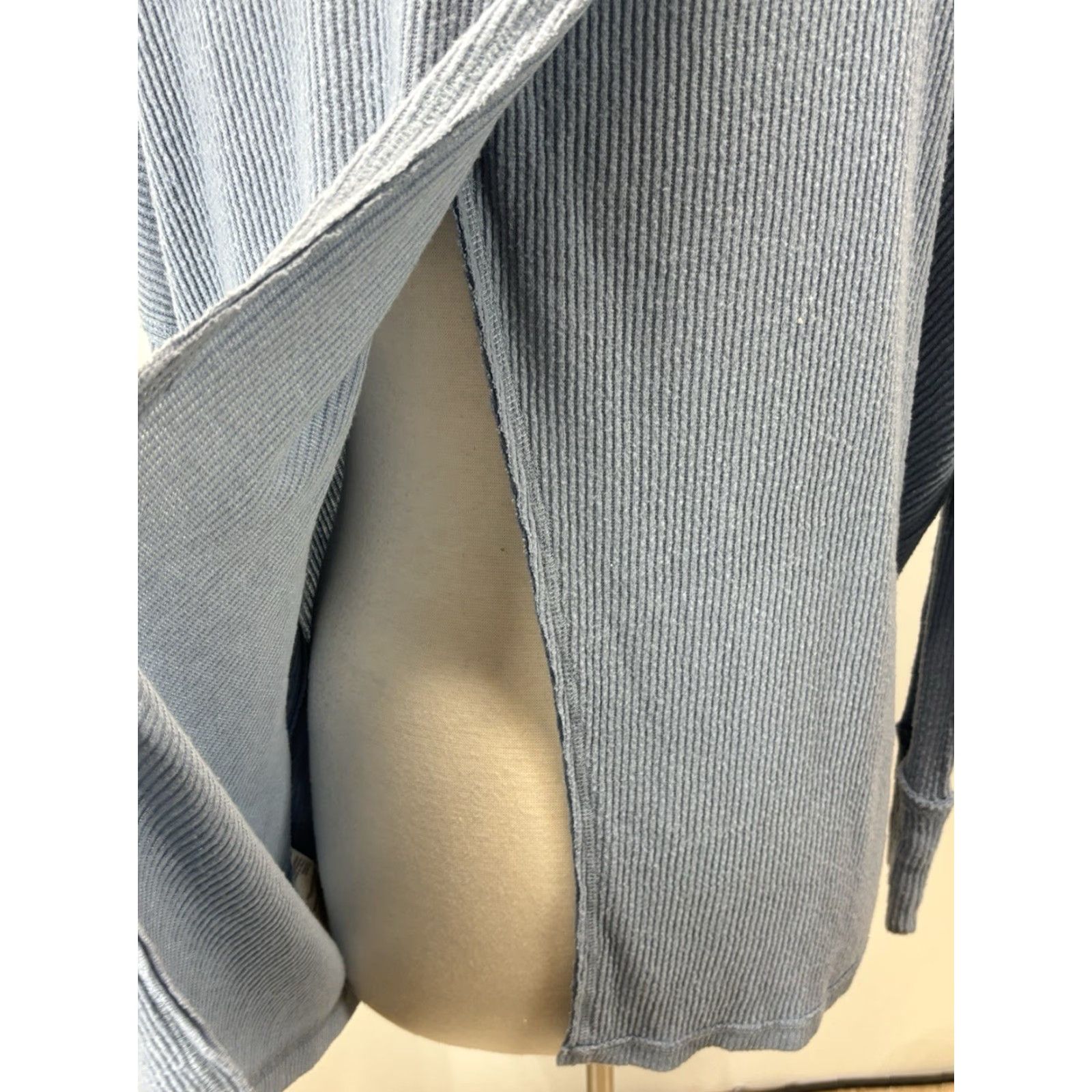 Free People Free People We The Free Juicy Blue Long Sleeve Cowl Neck Top XS Oversized Knit Top Women's Regular Size XS Size XS / US 0-2 / IT 36-38 - 6 Thumbnail