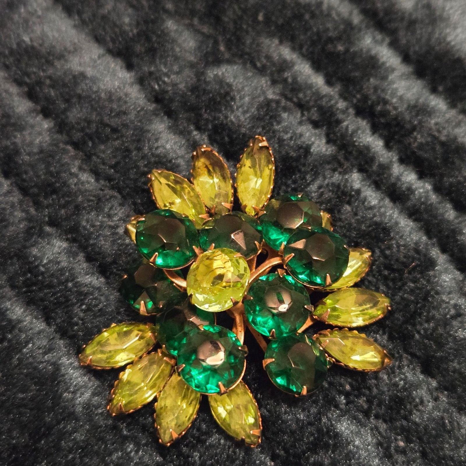 Jewelry Stunning Vintage Green Rhinestone Brooch Size ONE SIZE - 3 Thumbnail
