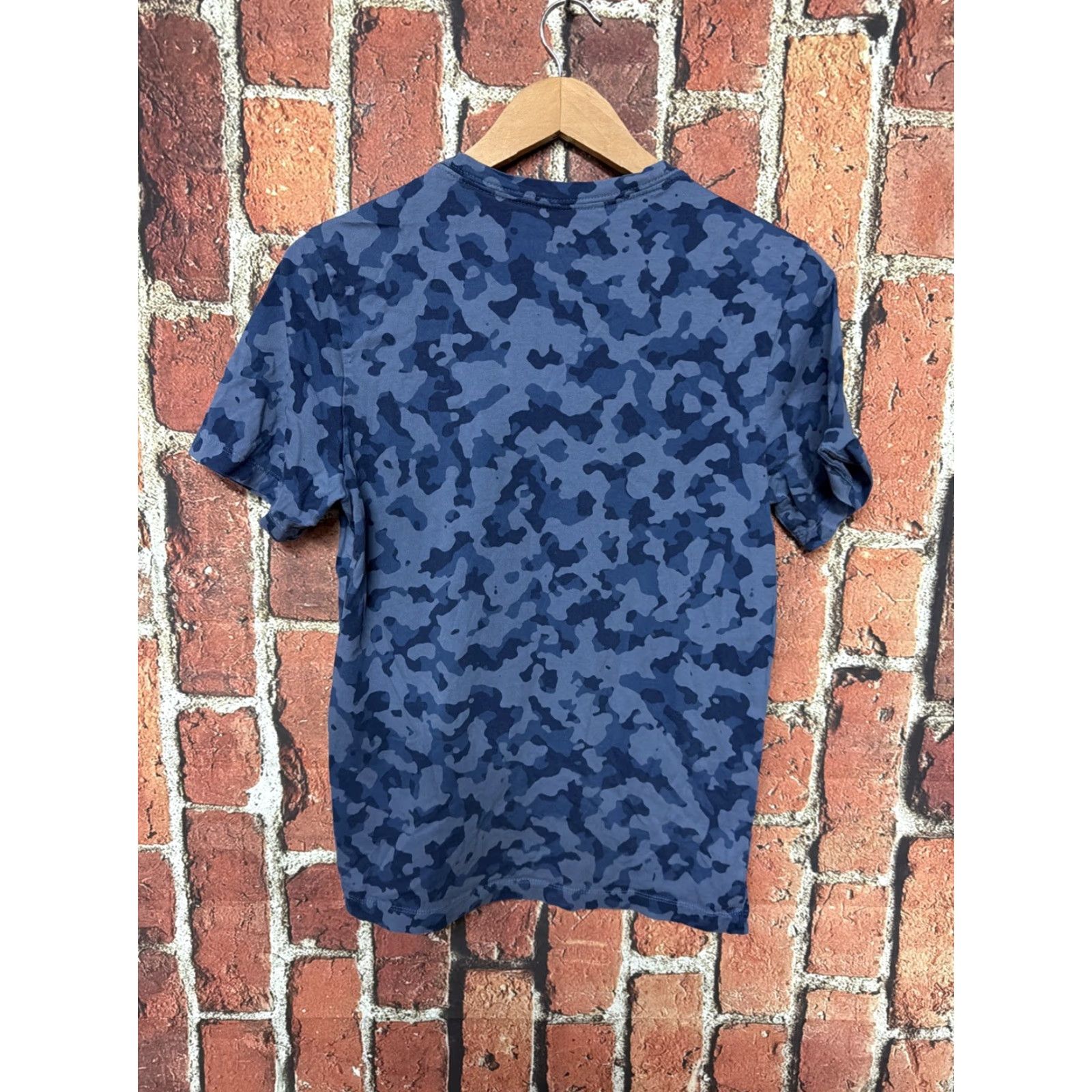 Nike Nike Shirt Mens Small Blue Camo Short Sleeve Crewneck DA0469-383 Size US S / EU 44-46 / 1 - 3 Thumbnail
