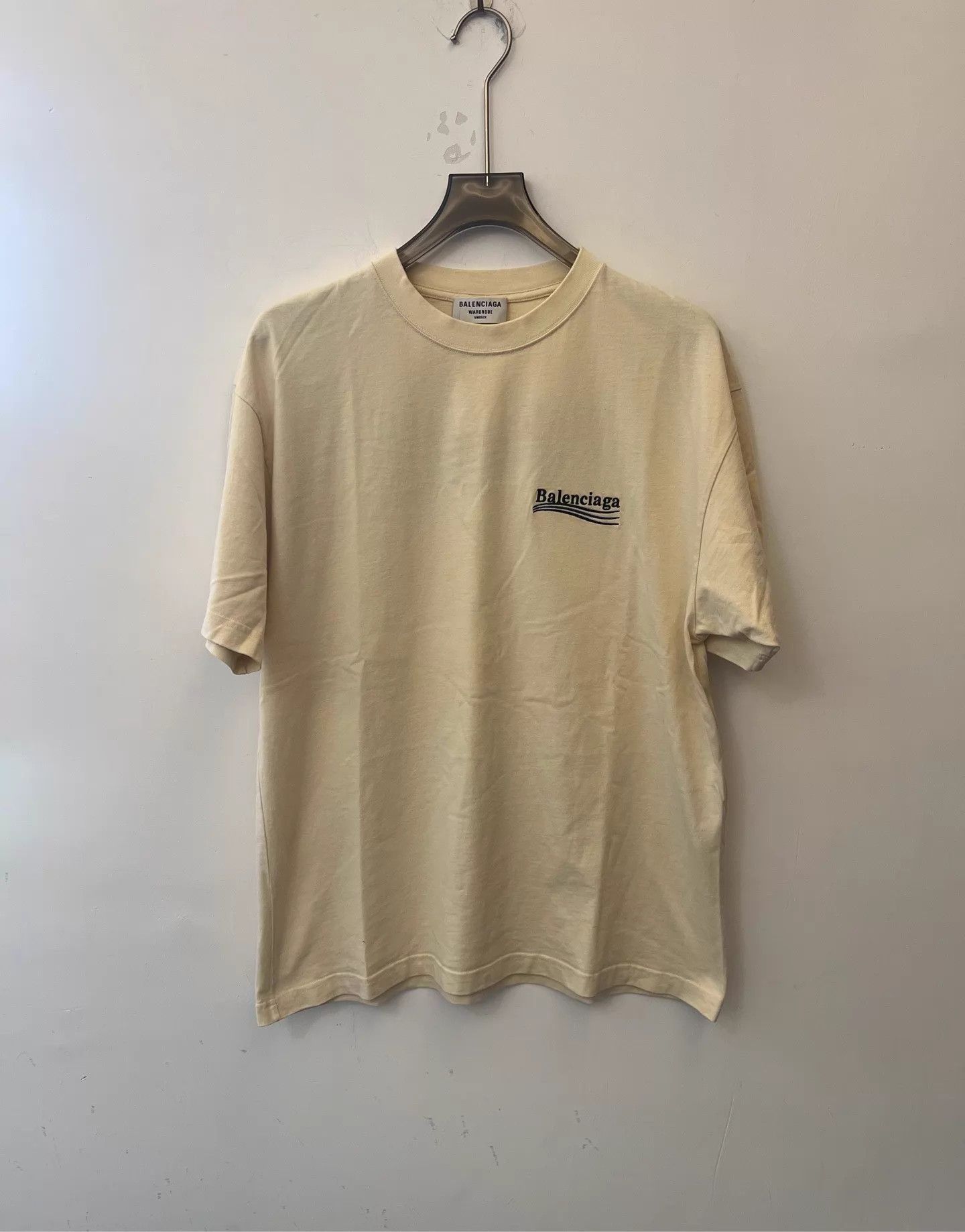 Balenciaga Balenciaga Logo Print Crewneck Short Sleeve Tee Beige S Size US S / EU 44-46 / 1 - 1 Thumbnail