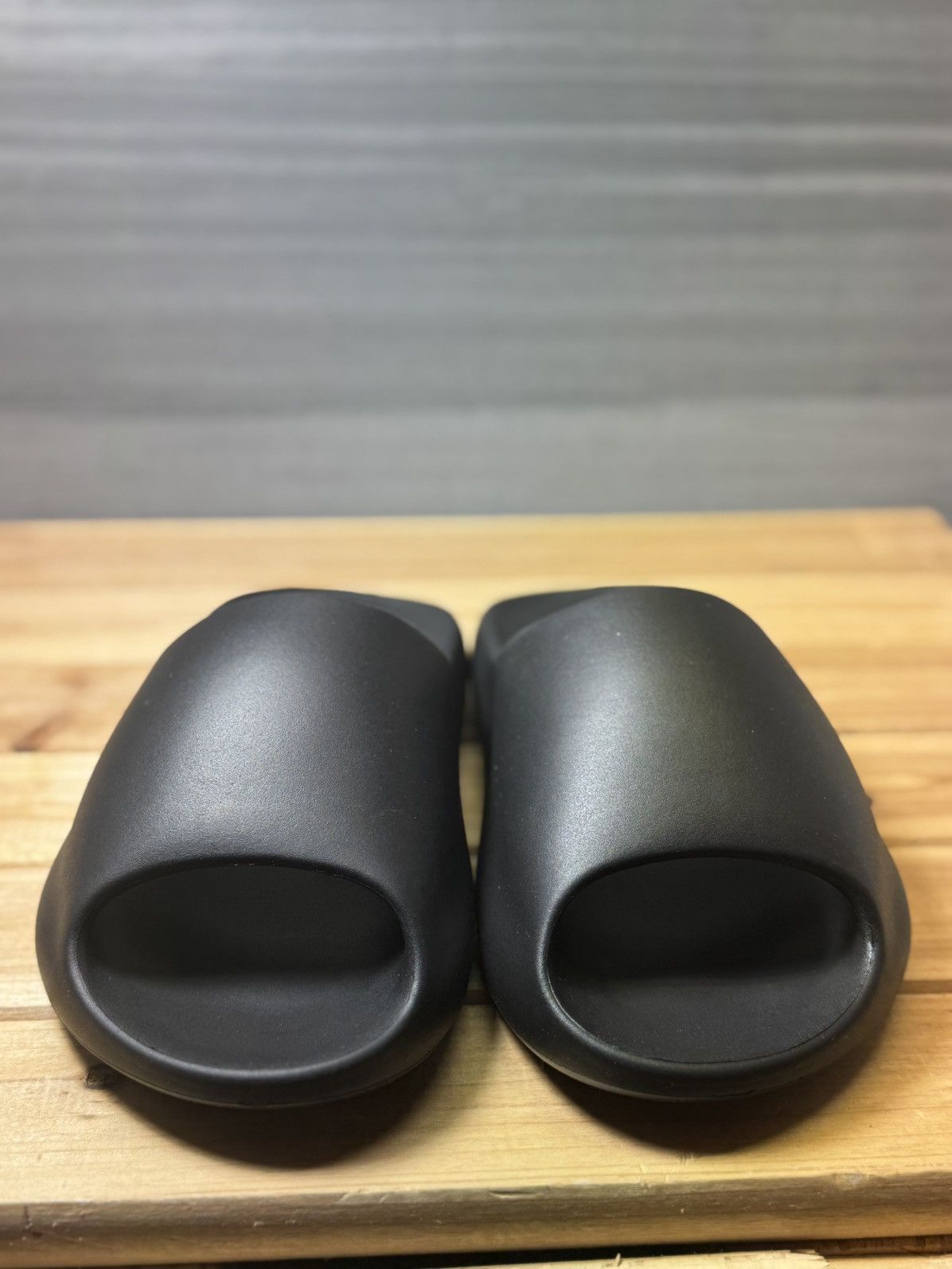 Yeezy Yeezy YZY YS-02 Coal Black Slides Brand New Sizes 7-9 Size US 7 / EU 40 - 7 Thumbnail