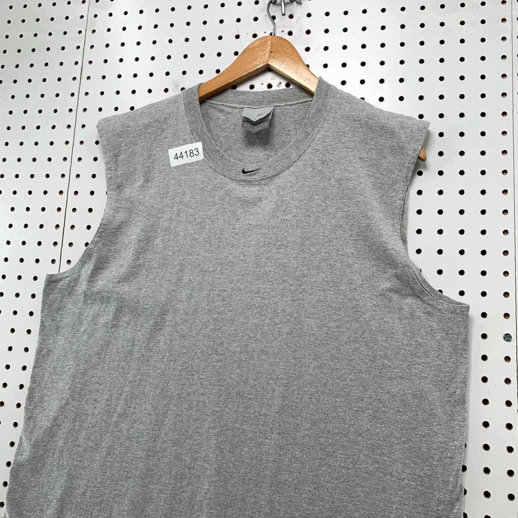Nike VINTAGE Nike Center Swoosh Shirt Mens Large Gray Sleeveless Essentials Made USA Size US L / EU 52-54 / 3 - 7 Thumbnail