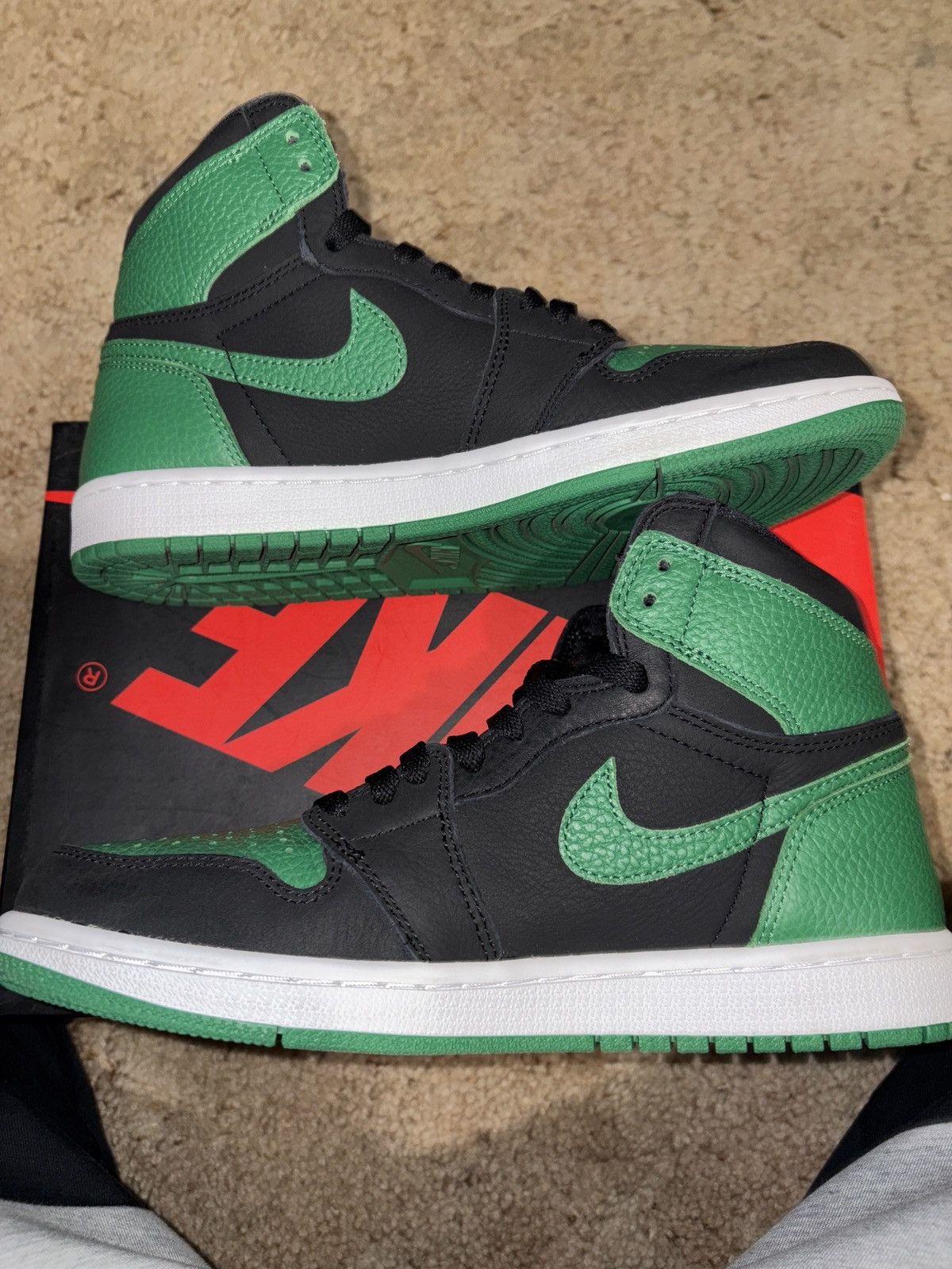 Jordan Brand Air jordan 1 Pine green 2.0 Size US 8 / EU 41 - 2 Thumbnail