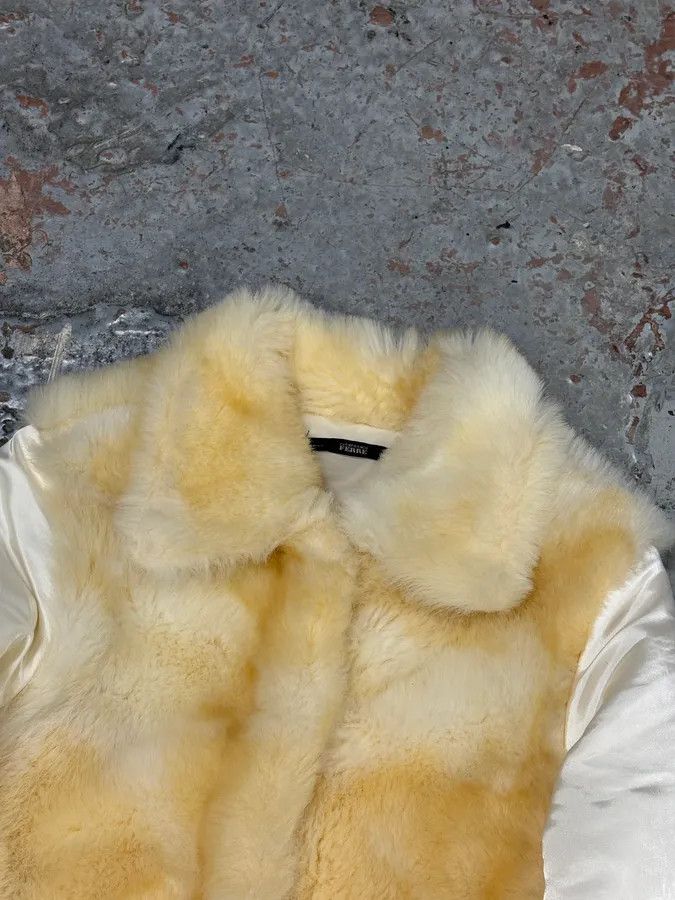 Gianfranco Ferre 2000s Gianfranco Ferré Cream Faux Fur Collar Puffer Jacket Size S / US 4 / IT 40 - 4 Thumbnail