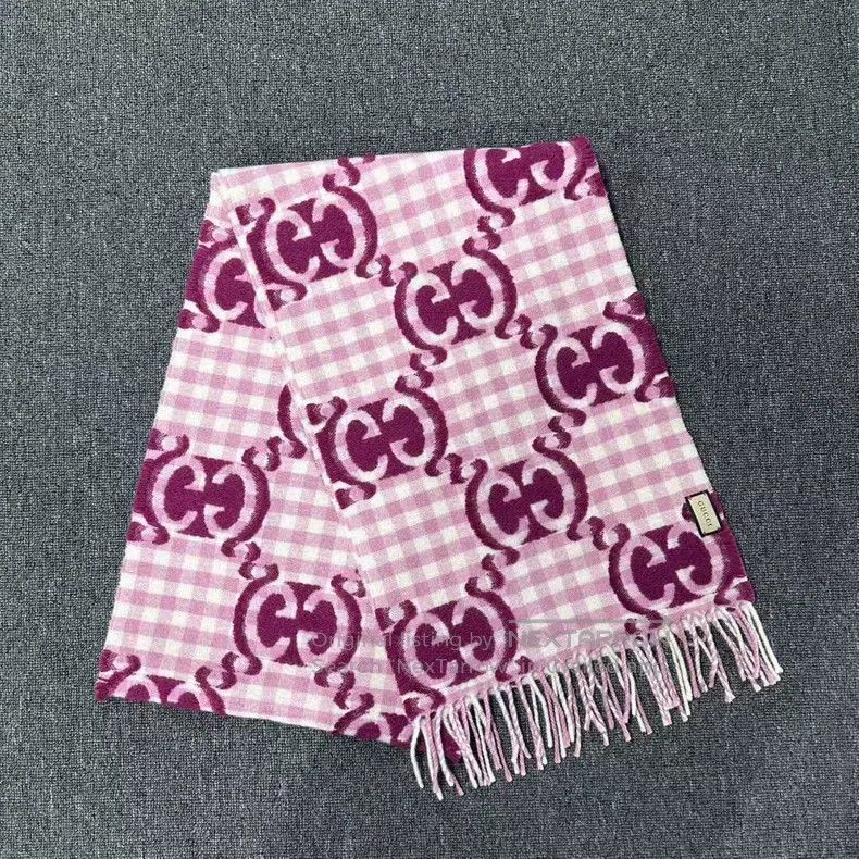 Gucci Gucci Pink plush logo plaid scarf Size ONE SIZE - 1 Thumbnail