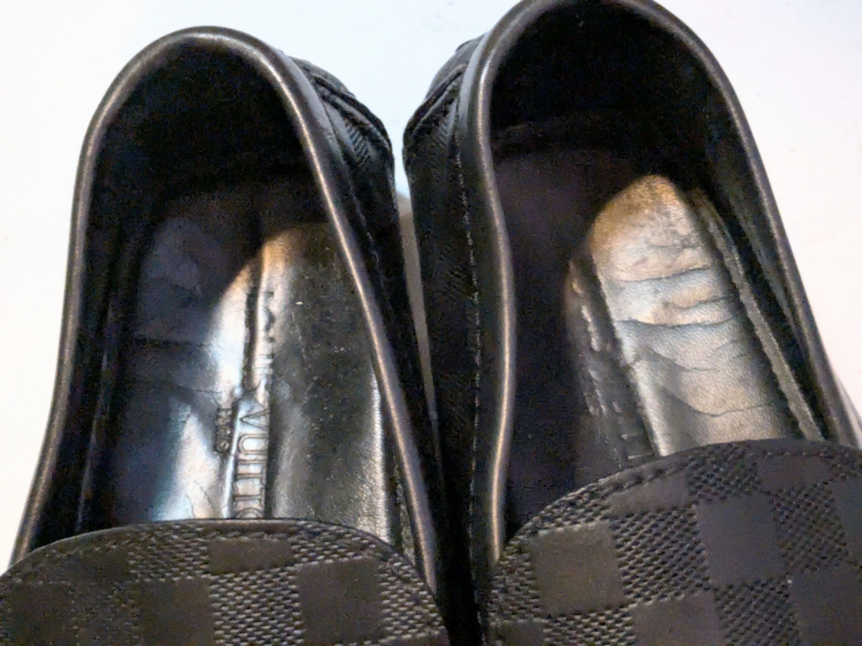 Louis Vuitton Louis Vuitton Driving Loafers Black 11 Leather LV Buckle Size US 11 / EU 44 - 6 Thumbnail