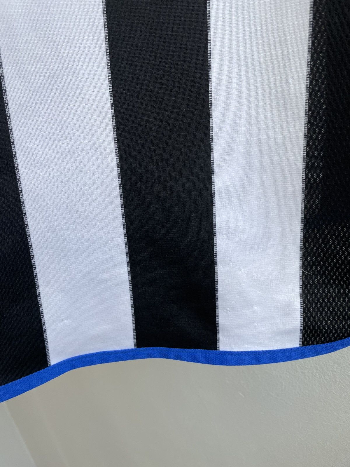 Adidas NEWCASTLE UNITED 1999 2000 HOME FOOTBAL SHIRT SOCCER JERSEY Size US XL / EU 56 / 4 - 23 Thumbnail