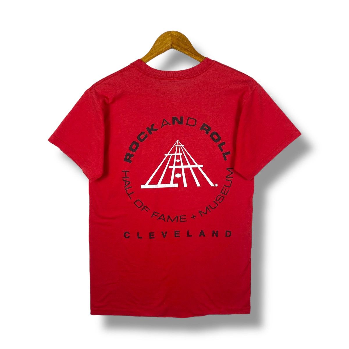 Vintage Vintage 90's Cleveland Rock & Roll Hall Of Fame Museum Tee Size US M / EU 48-50 / 2 - 1 Thumbnail