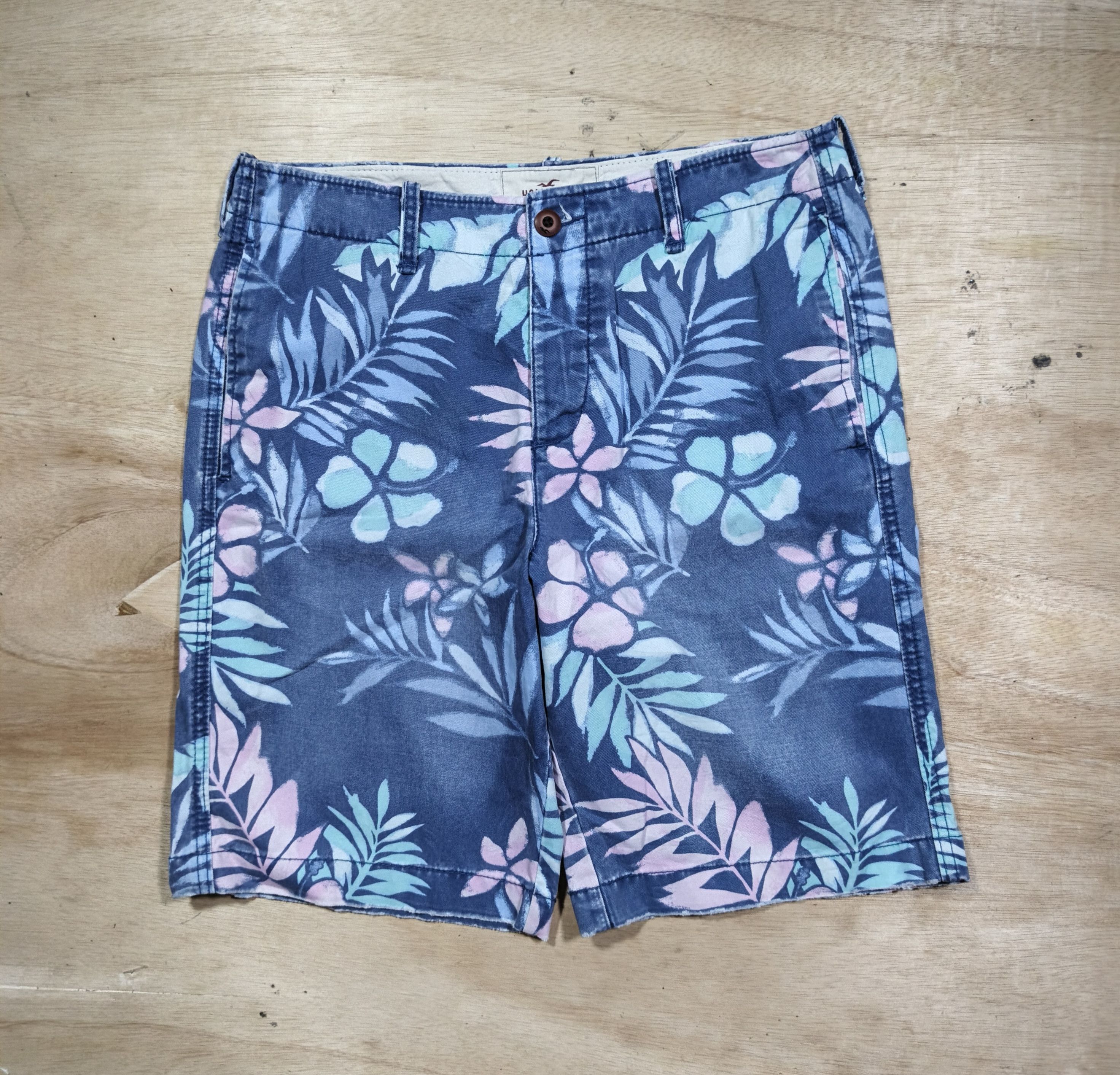 Hollister HOLLISTER Blue Tropical Floral AOP Short Pants Size US 32 / EU 48 - 1 Thumbnail