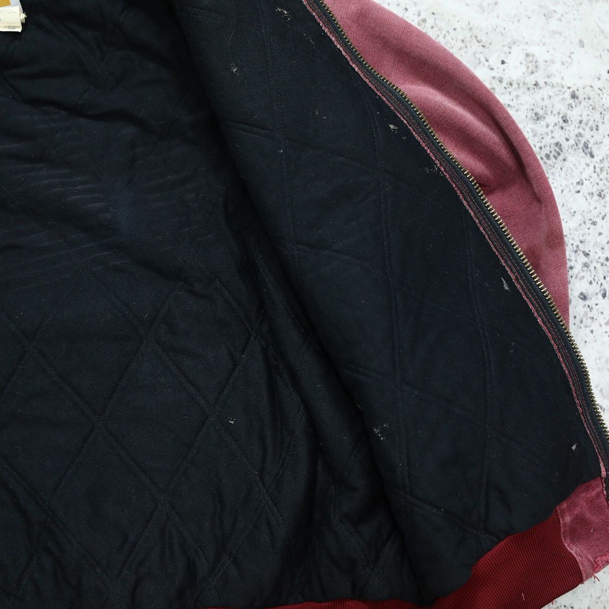 Carhartt THRASHED Vintage Carhartt J68 CRI Crimson Faded Red Jacket Size US XL / EU 56 / 4 - 22 Thumbnail