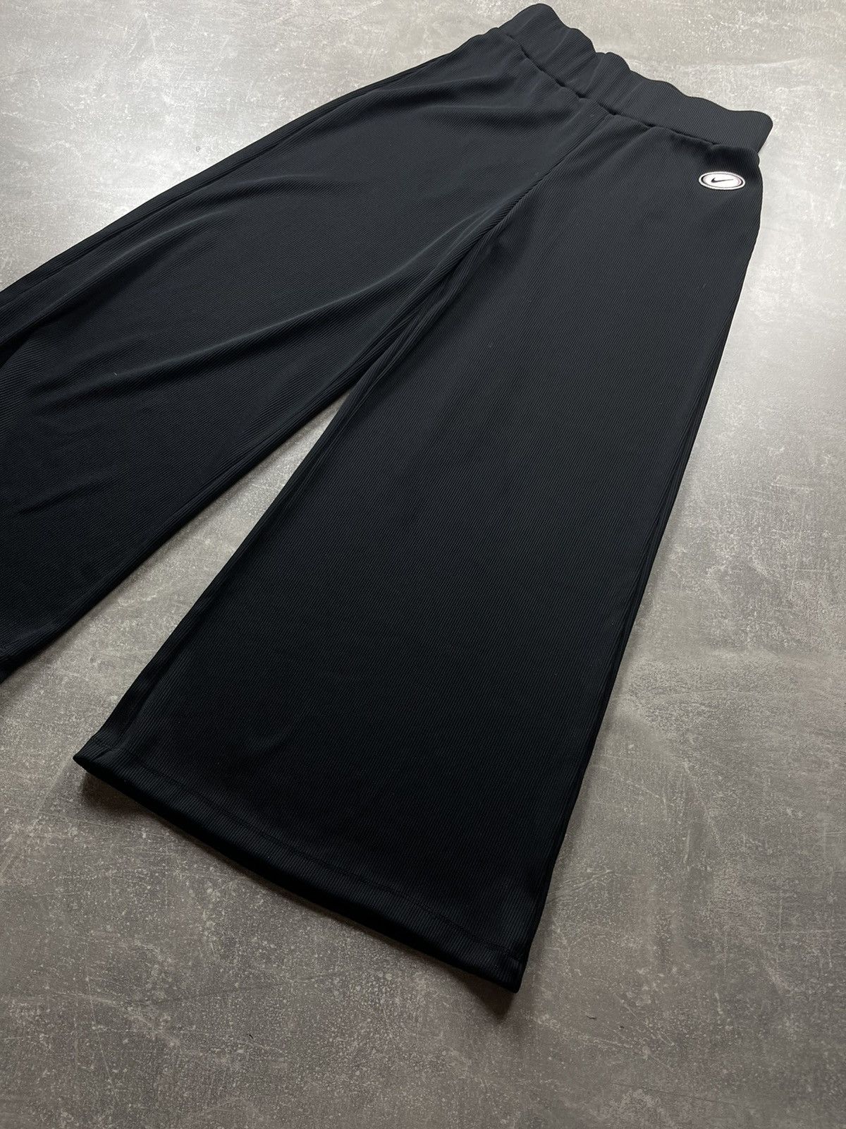 Nike Nike Black Pleated Wide-Leg Culotte Pants Tech Knit Fabric Size 28" / US 6 / IT 42 - 5 Thumbnail