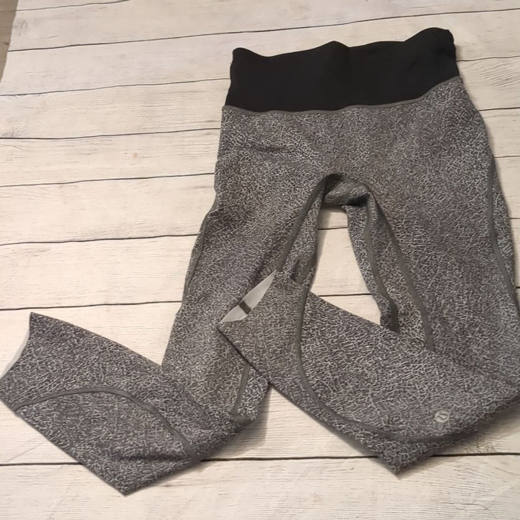 Lululemon Lululemon run the day 7/8 tight fractal starlight black sz 4 Size 27" / US 4 / IT 40 - 1 Thumbnail