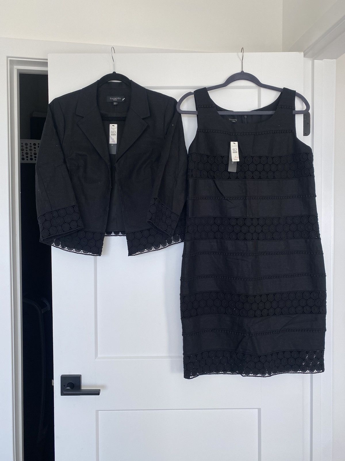 Talbots TALBOTS Womens 6P BLACK Eyelet Sleeveless Sheath 2pcSuit NWT Size M / US 6-8 / IT 42-44 - 1 Thumbnail