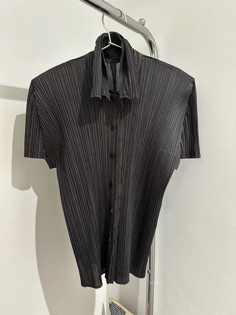Issey Miyake Issey Miyake size:3 Grey pleated short-sleeved shirt Size M / US 6-8 / IT 42-44 - 2 Thumbnail
