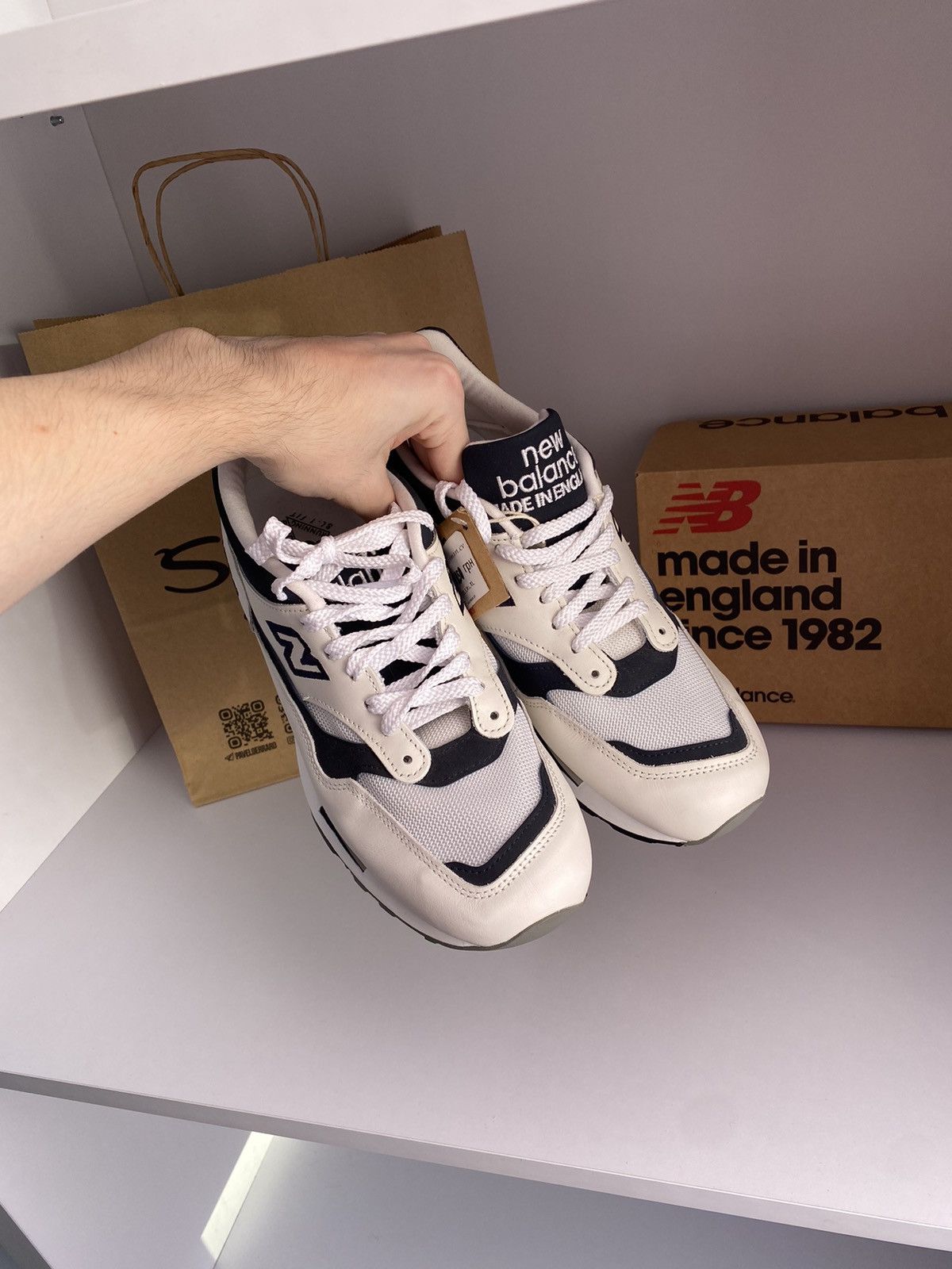 New Balance New Balance 1500 Made in England White Navy M1500WWN Size US 8.5 / EU 41-42 - 9 Thumbnail