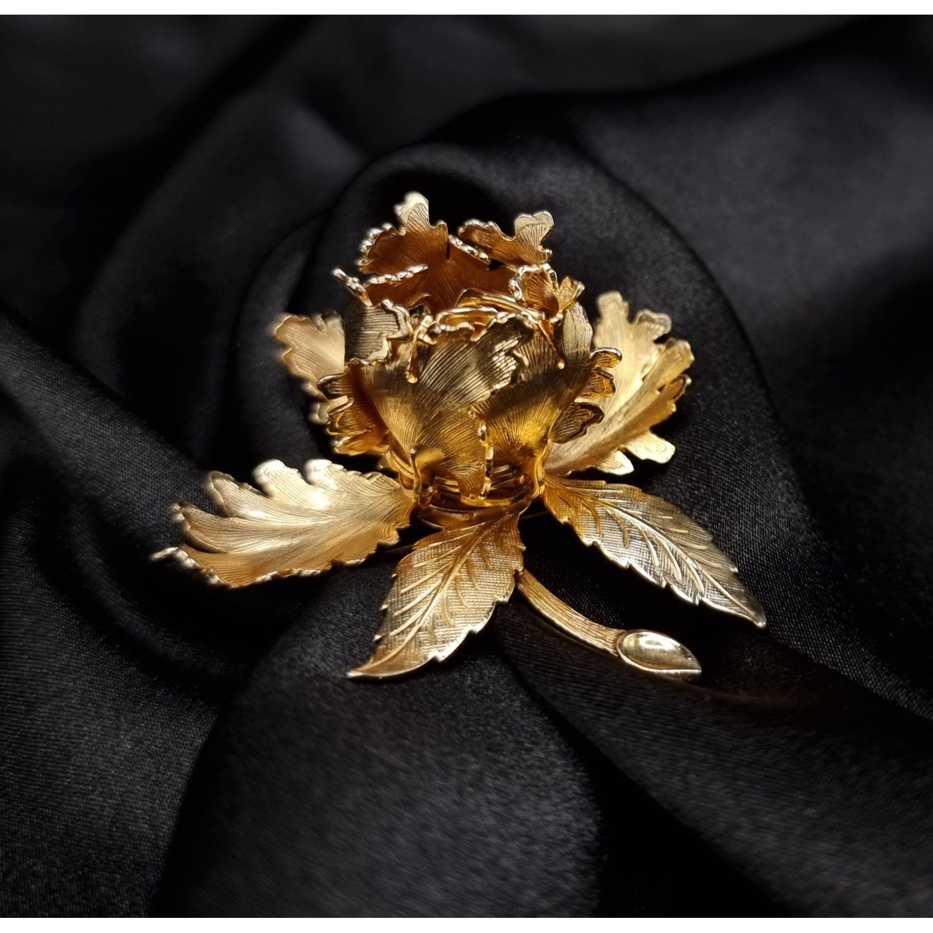 Vintage Rare Find Vintage Warner 1960's Gold-Tone Mechanical Rose Br Size ONE SIZE - 3 Thumbnail
