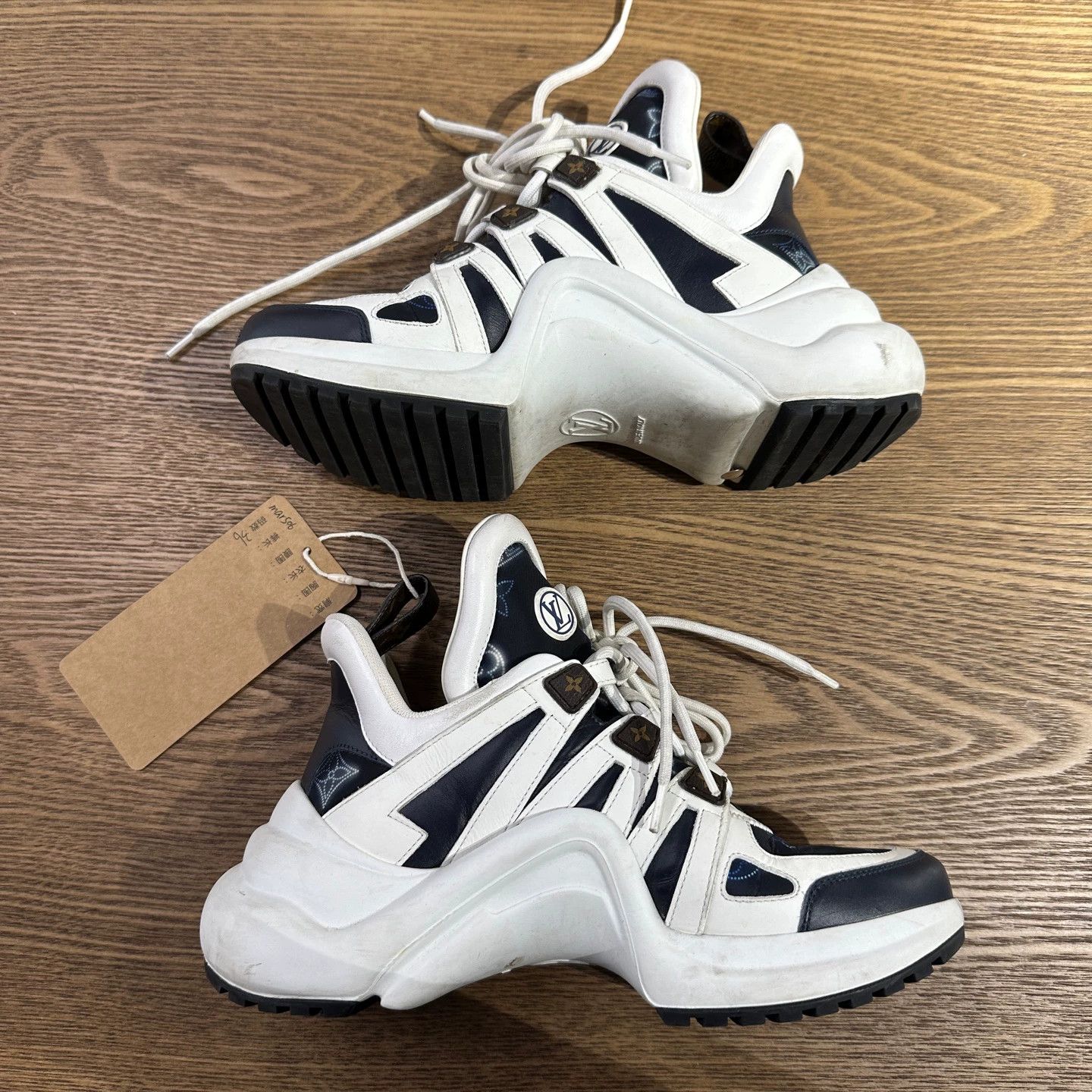 Louis Vuitton LV mar506 Archlight Lace-up Logo Sneakers Women's 36 Size US 5.5 / IT 35.5 - 4 Thumbnail