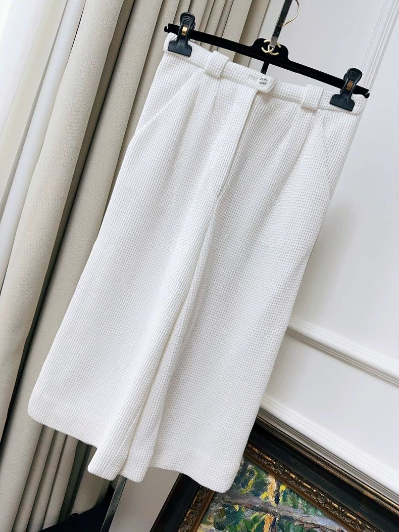 Chanel Chanel 21C white waffle diamond buckle wide-leg trousers Size 42" / US 20 - 1 Thumbnail