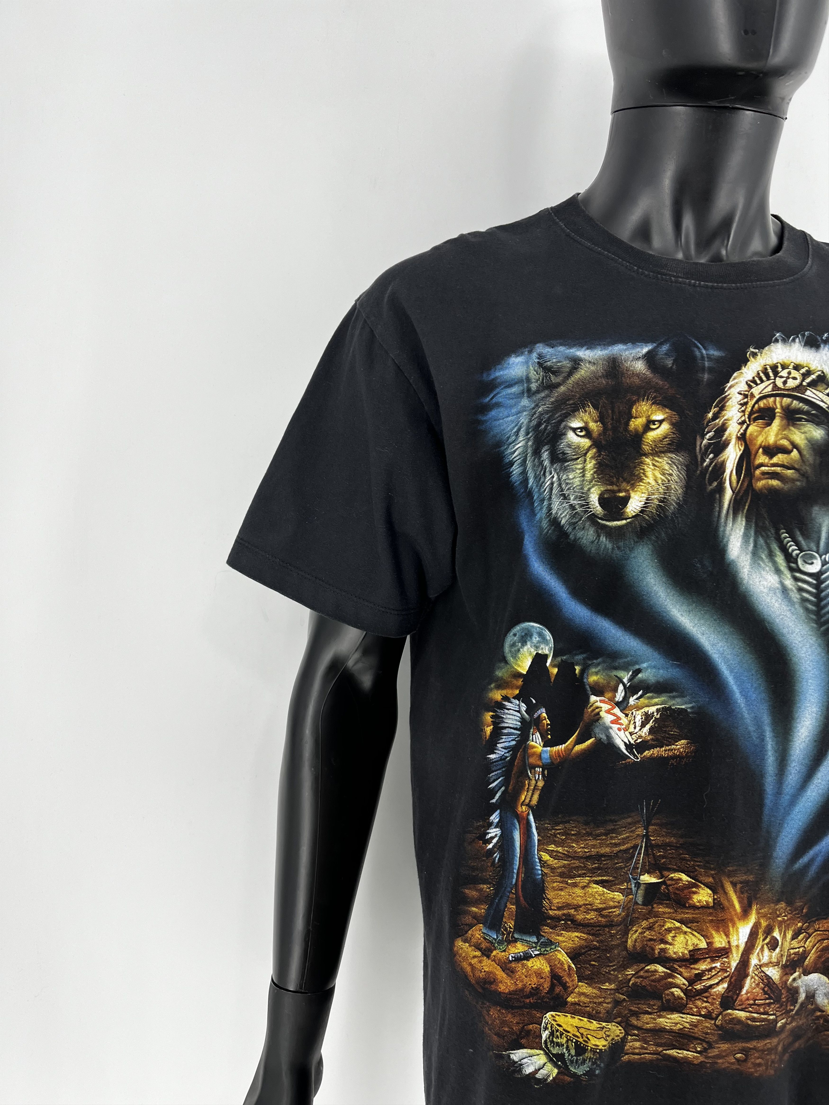 Band Tees Vintage Wild Indian Chief American Native Wolf heavy t-shirt Size US L / EU 52-54 / 3 - 8 Thumbnail