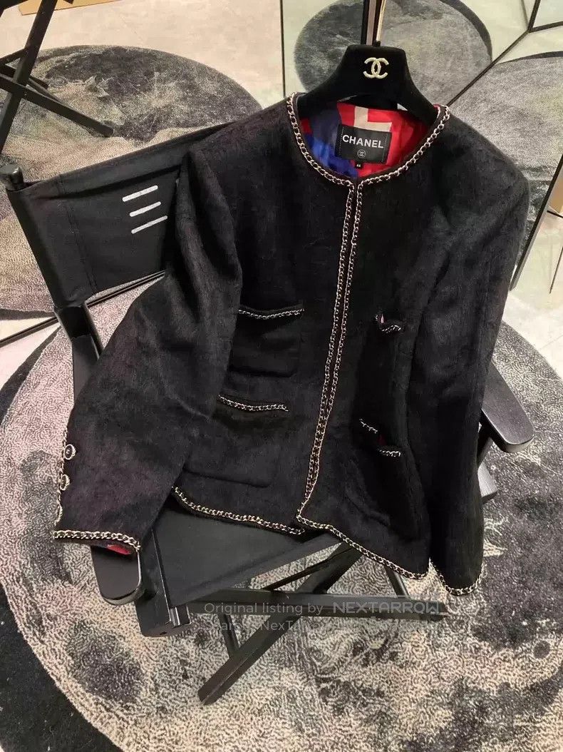 Chanel Chanel Black gold chain horsehair four-pocket jacket Size M / US 6-8 / IT 42-44 - 1 Thumbnail