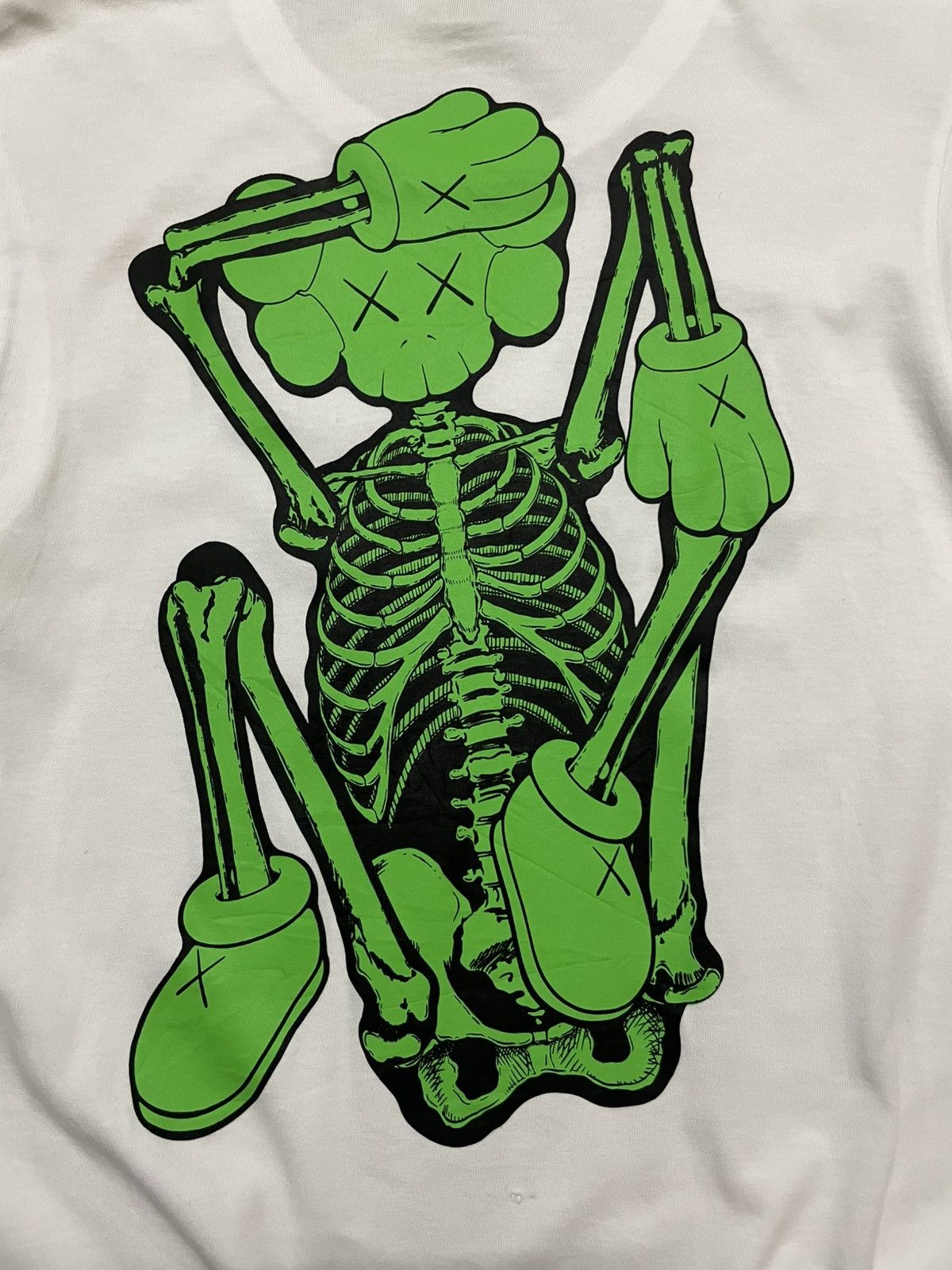 Kaws 💥Rare💥Uniqlo Kaws Rare Backhit Print Sick Bones Mega Print Size US M / EU 48-50 / 2 - 5 Thumbnail