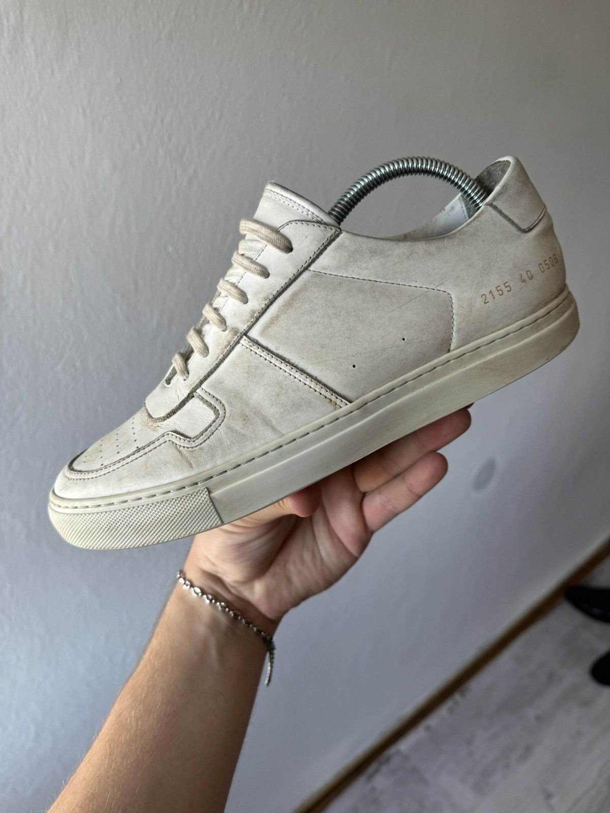 Common Projects Common Projects Bball Distressed Low Leather Sneakers Size US 7 / EU 40 - 4 Thumbnail