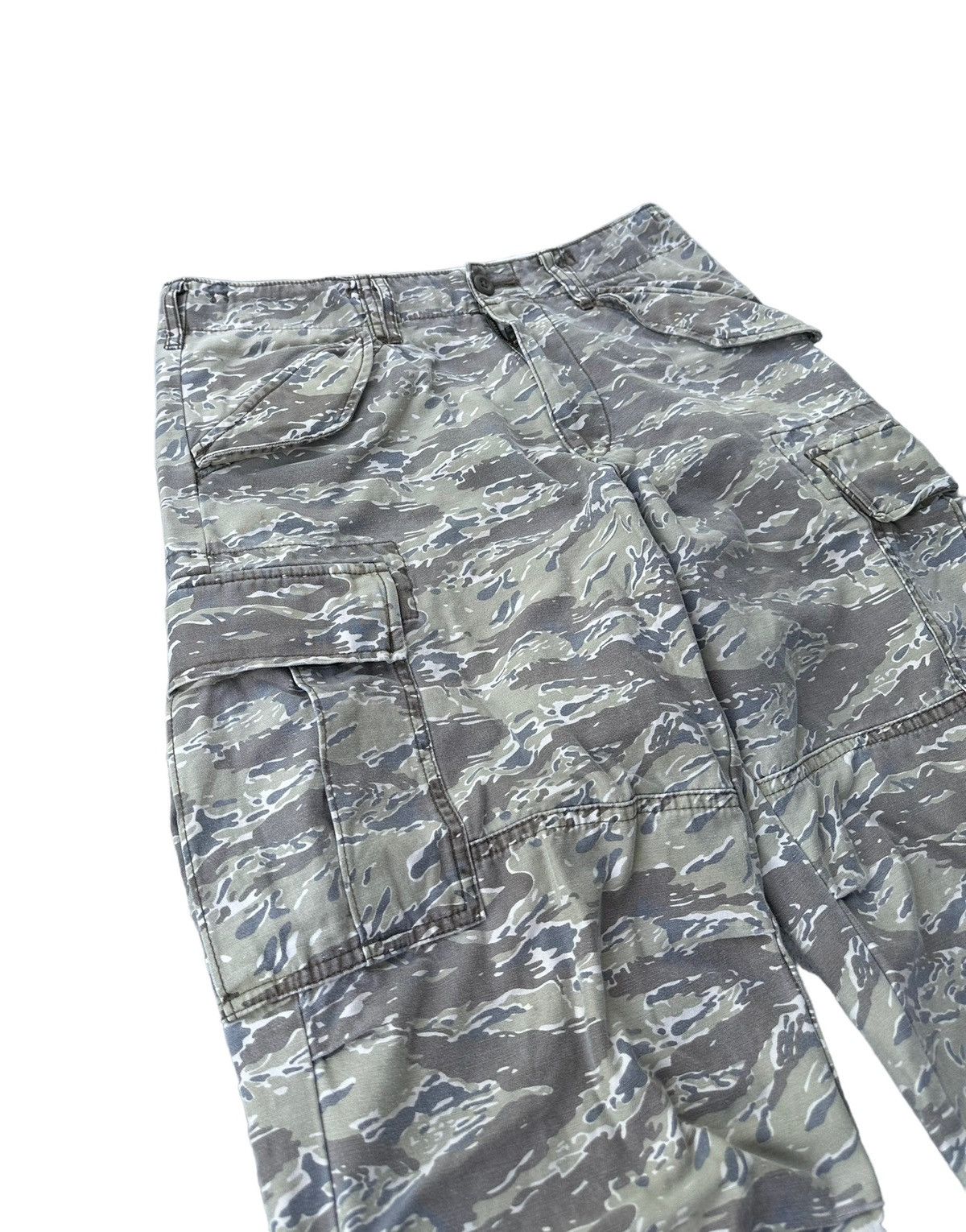 Uniqlo Uniqlo army cargo pants Size US 32 / EU 48 - 4 Thumbnail